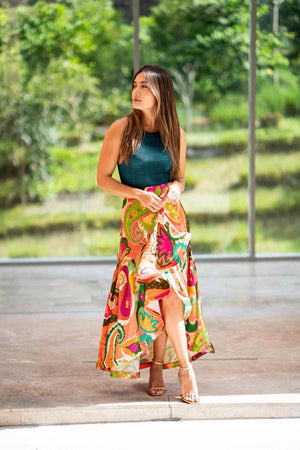 Falda asimétrica con ruedo color verde