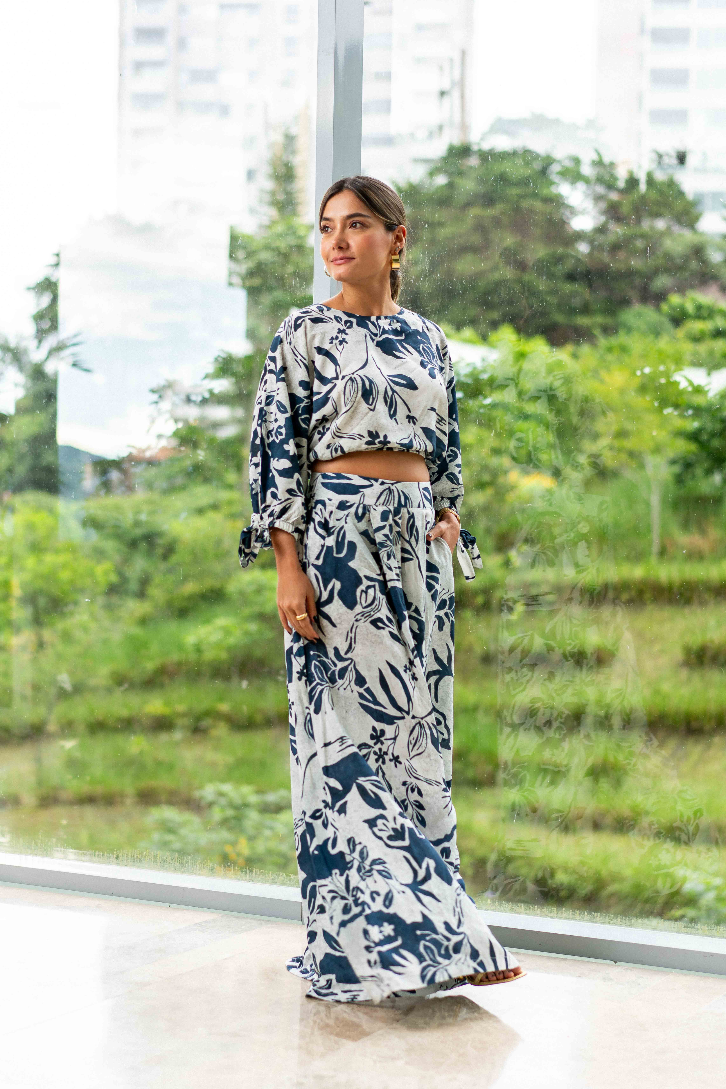 Hermosa blusa manga 3/4 con lazos en cintura y mangas con pantalón palazzo