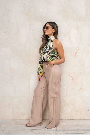 Blusa asimétrica estampada con pantalón amplio