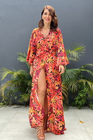 Hermoso vestido largo con corte en falda
