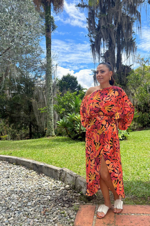 Hermosa falda o pareo Alba con estampado ftropica