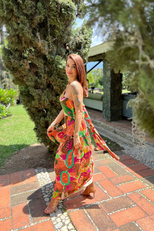 Hermoso vestido largo asimetrico color verde