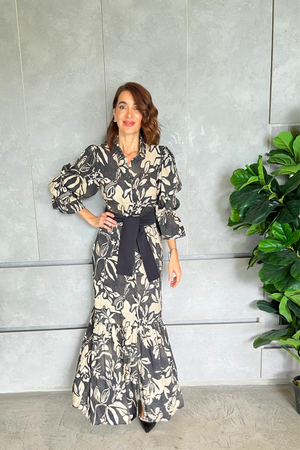Hermoso vestido largo con cinturon y manga larga con boleros