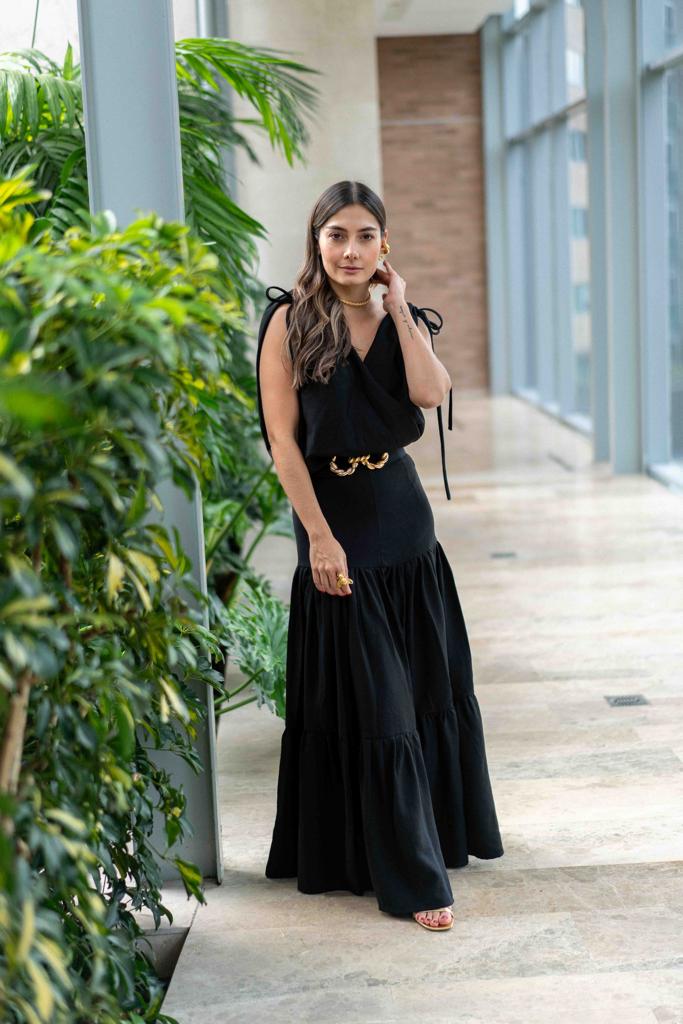 hermosa falda larga color negro