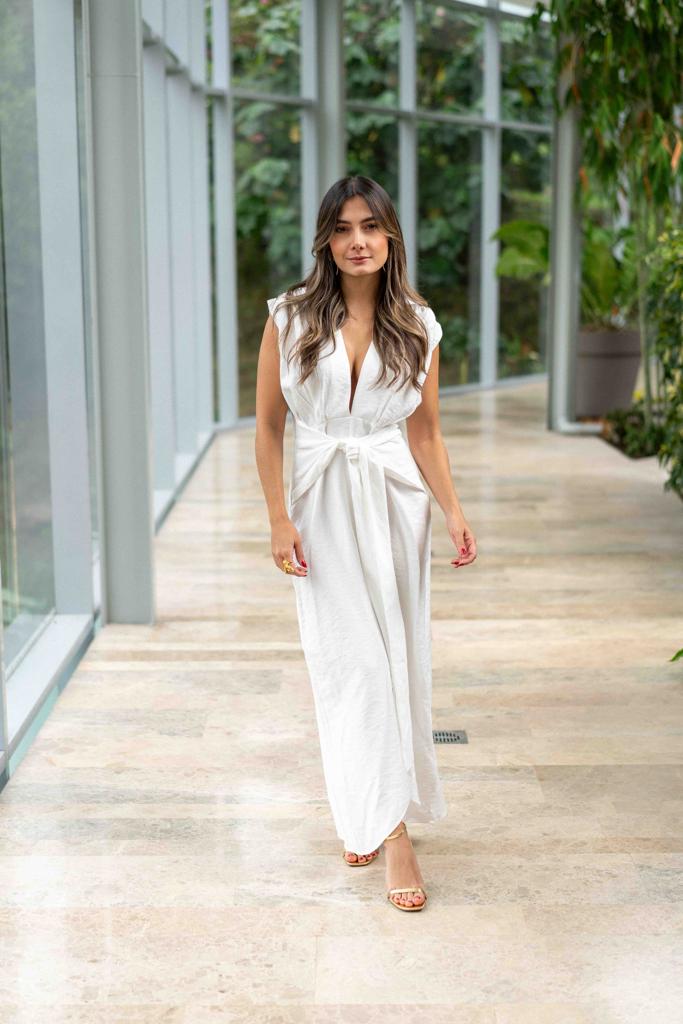 Vestido largo con fajon Behla color blanco