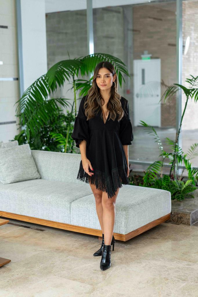 vestido manga larga con boleroas en falda color negro 