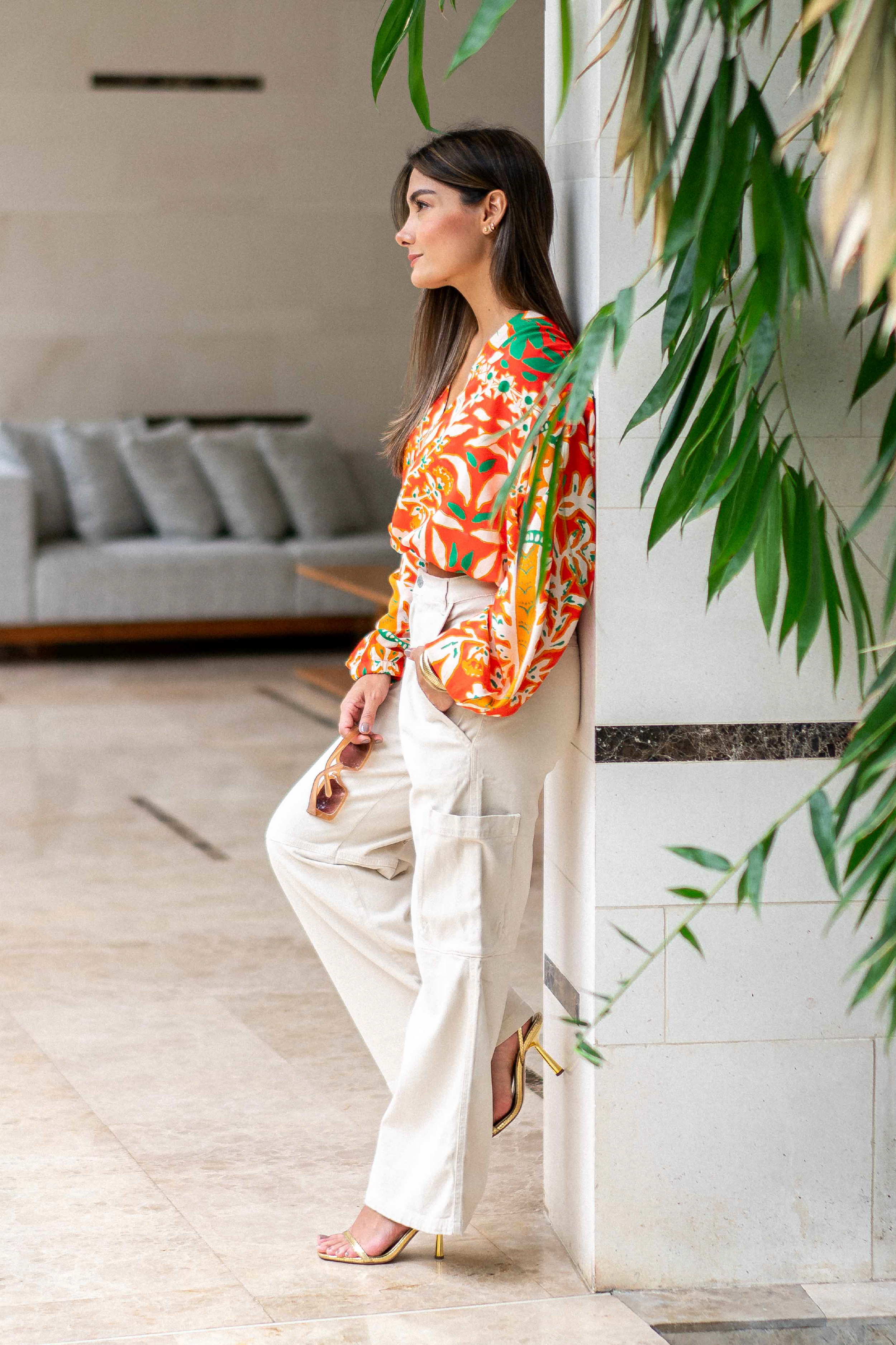 PTJ26362900 pantalón cargo con blusa estampada