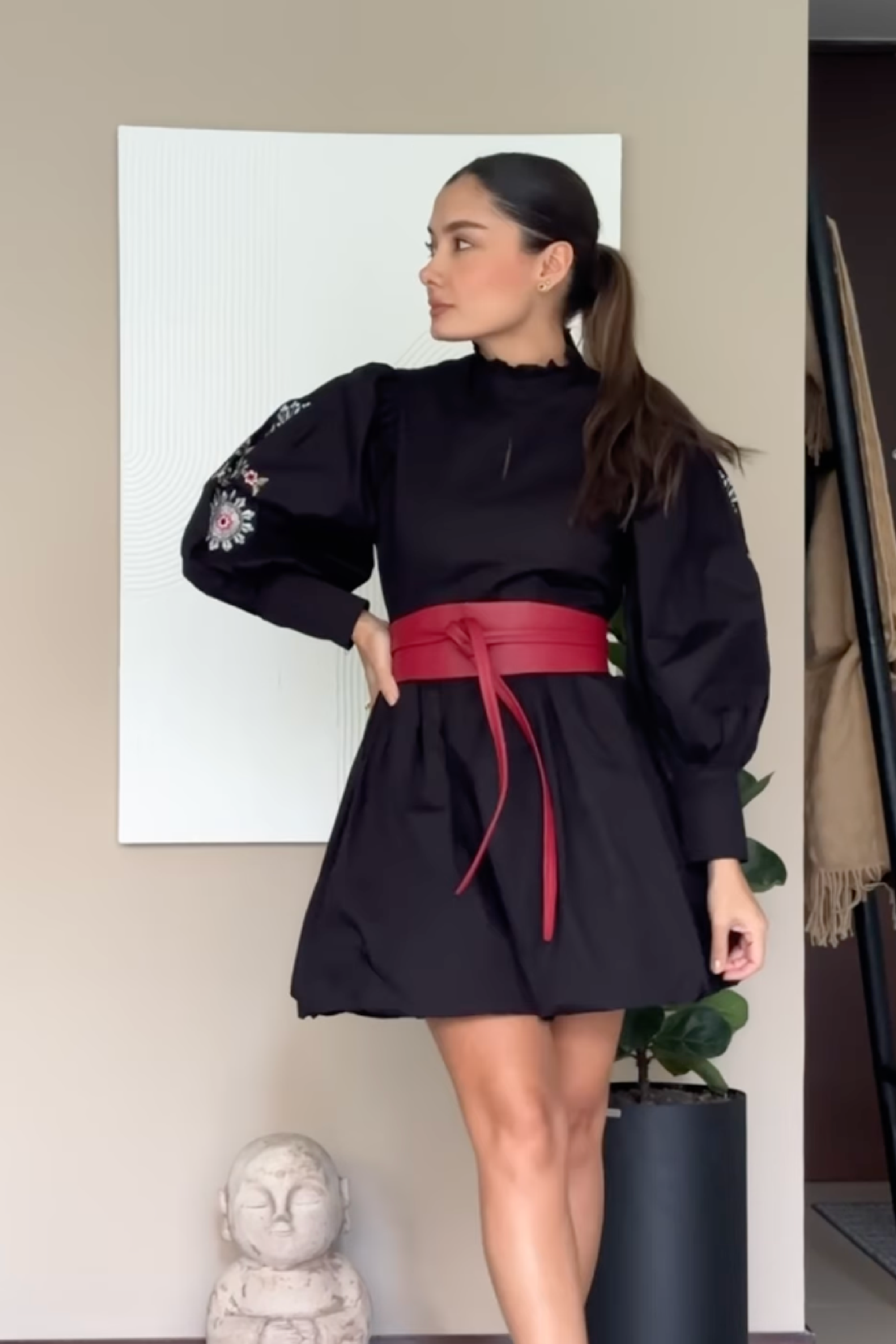 PTJ277032000 vestido corto con correa color rojo 