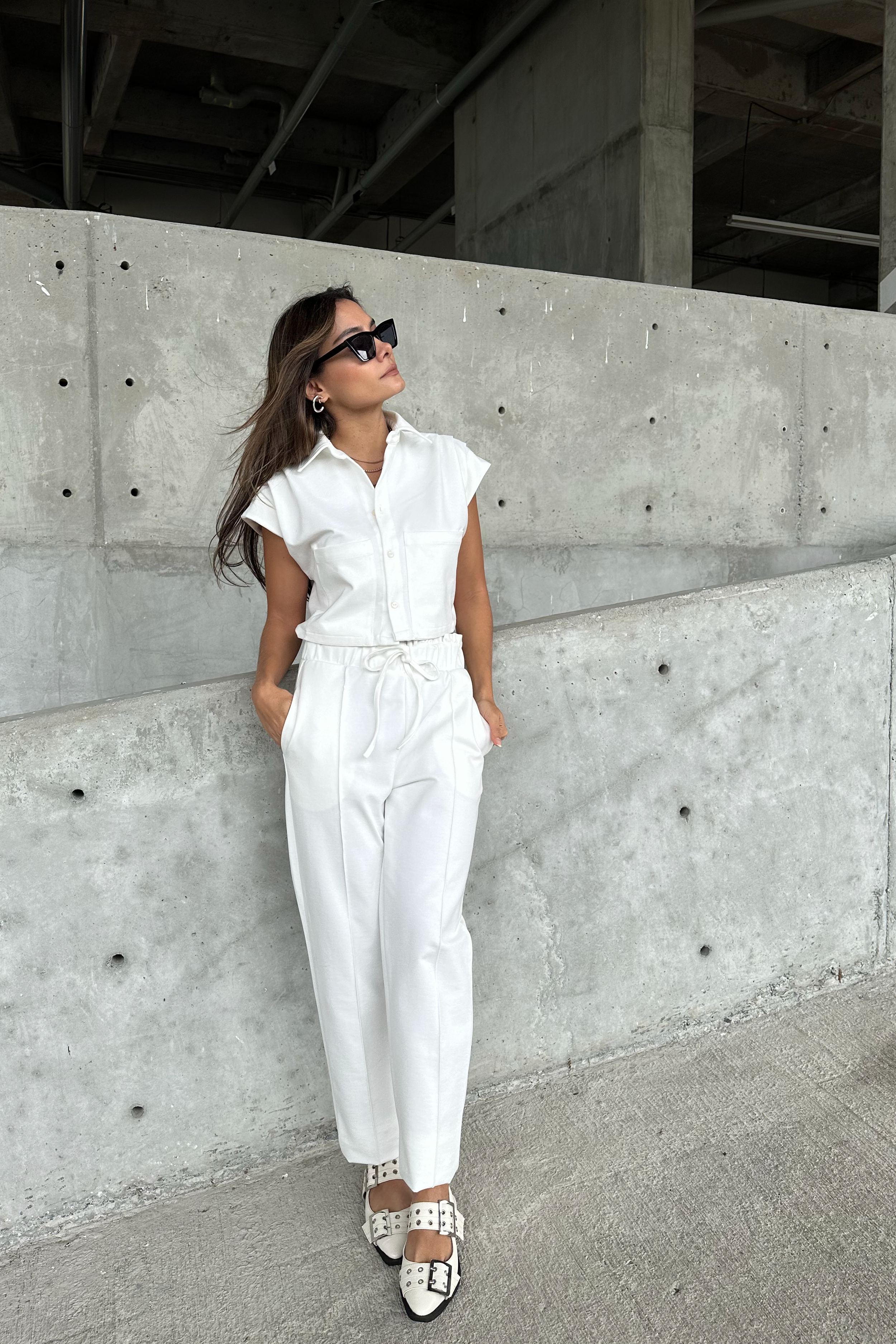 PTJ278729 blusa con pantalón y zapatos