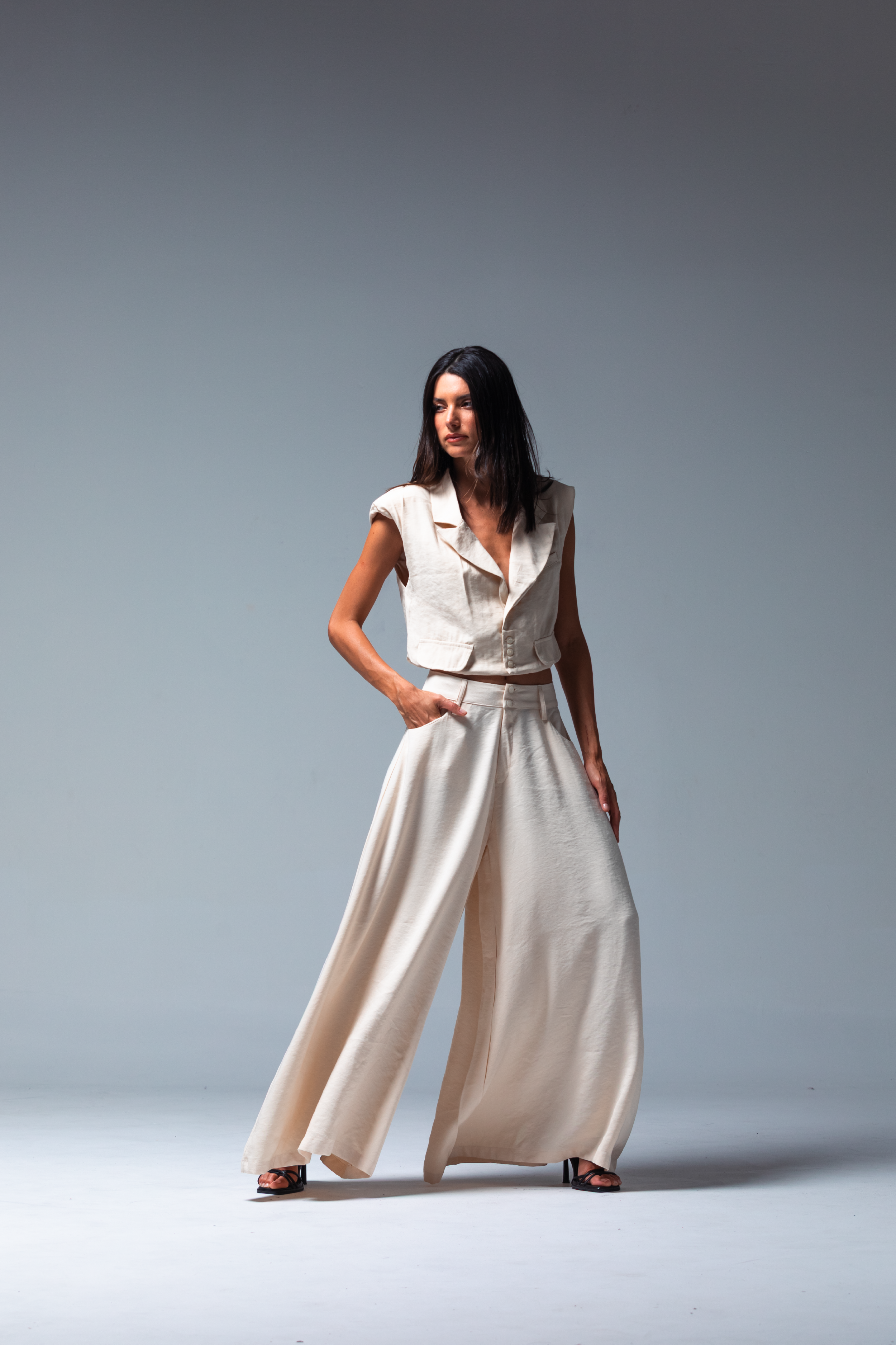 PTJ278930000 chaleco con pantalón palazzo