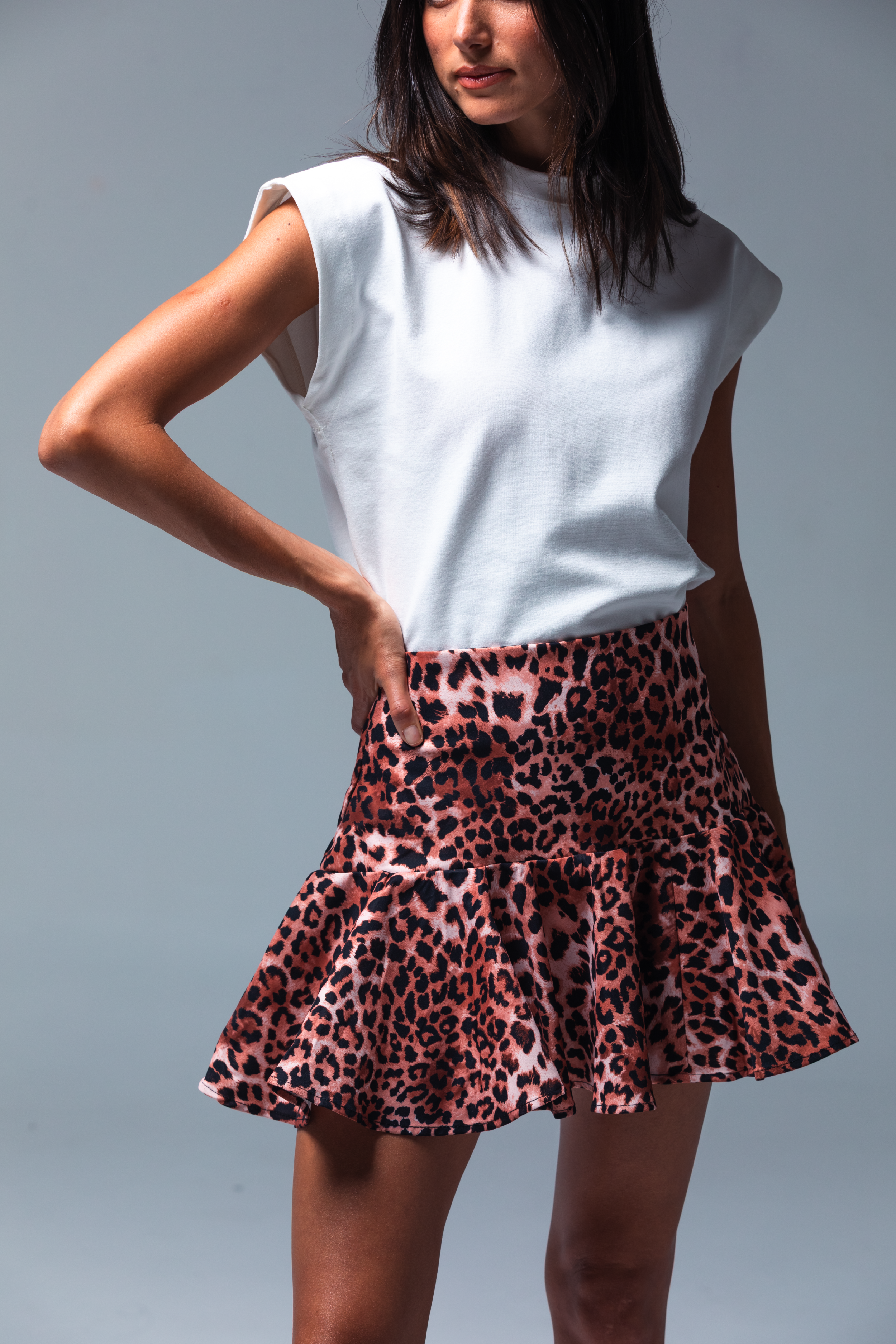 PTJ283612 falda con animal print y blusa