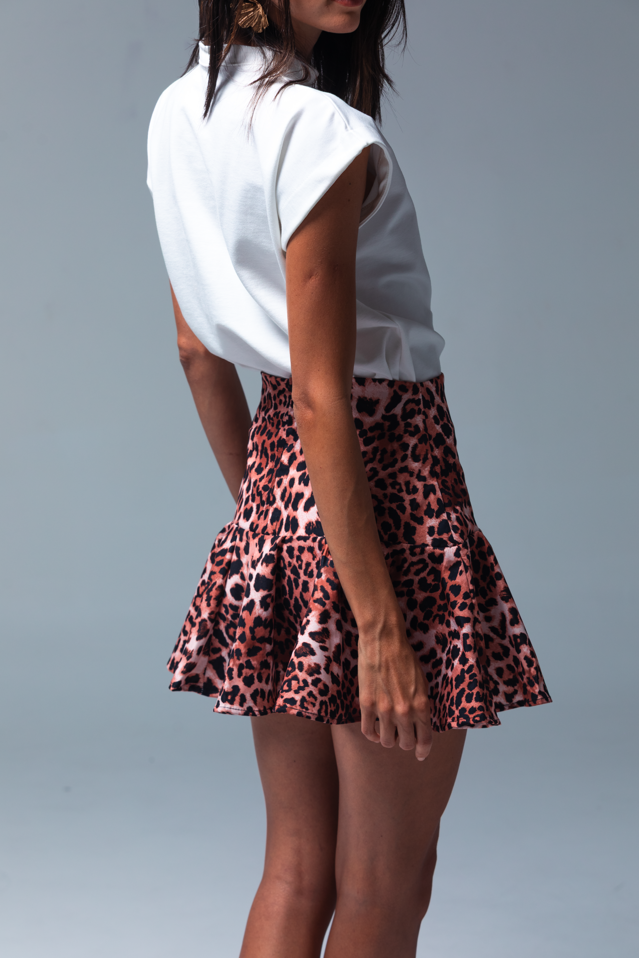 PTJ283612 falda con animal print y blusa
