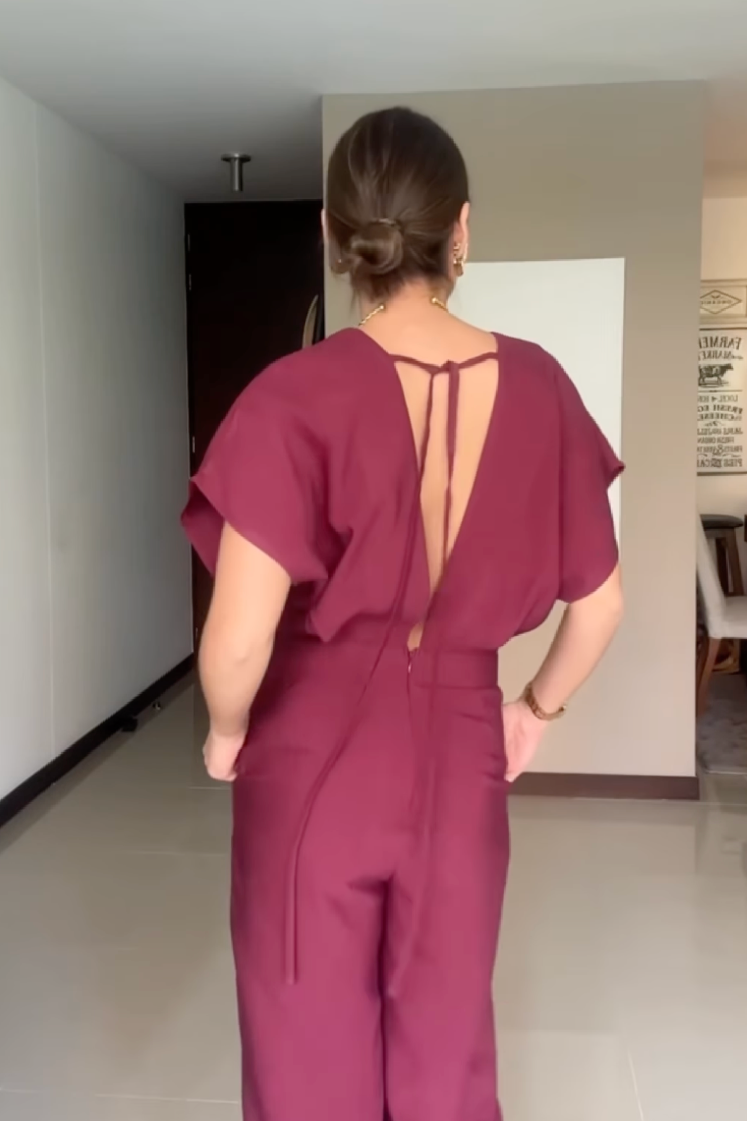 PTJ2839300 escote en la espalda con corte profundo, enterizo color vinotinto