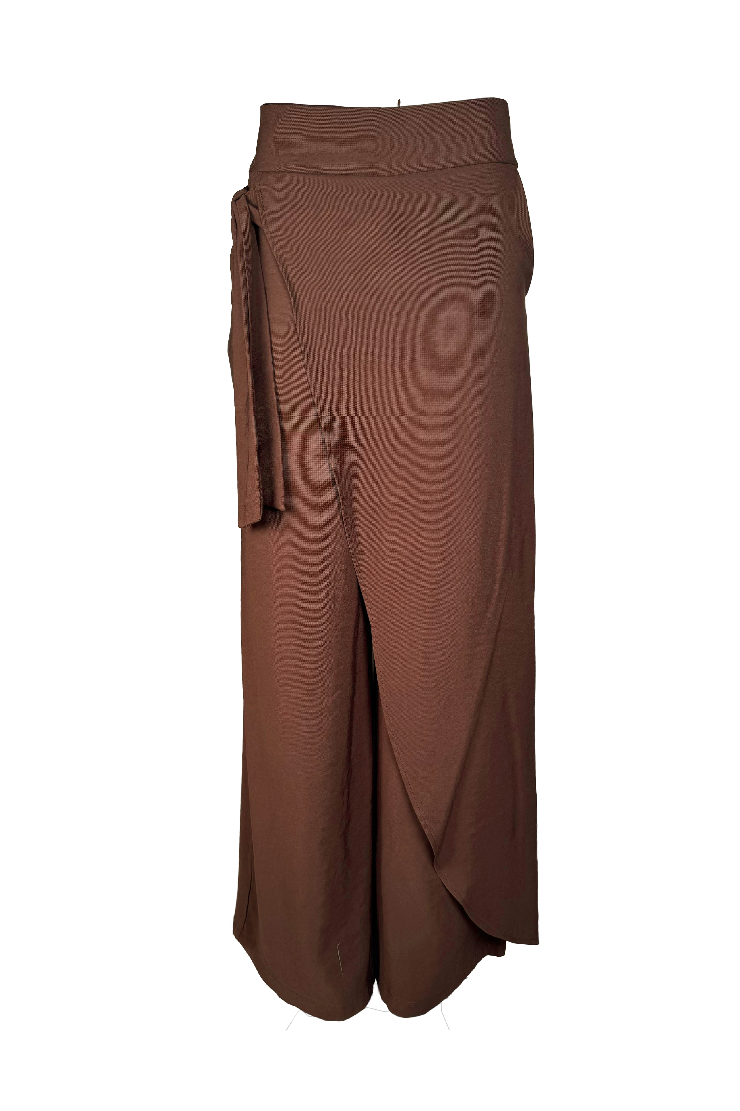 PTJ2844 pantalón con lazos y bolsillos y blusa tipo cuello bandeja  color café