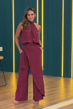 PTJ2844300 pantalón vinotinto y blusa cuello bandeja 