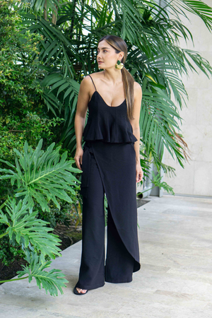PTJ28443000 pantalón con lazos color negro con blusa negra