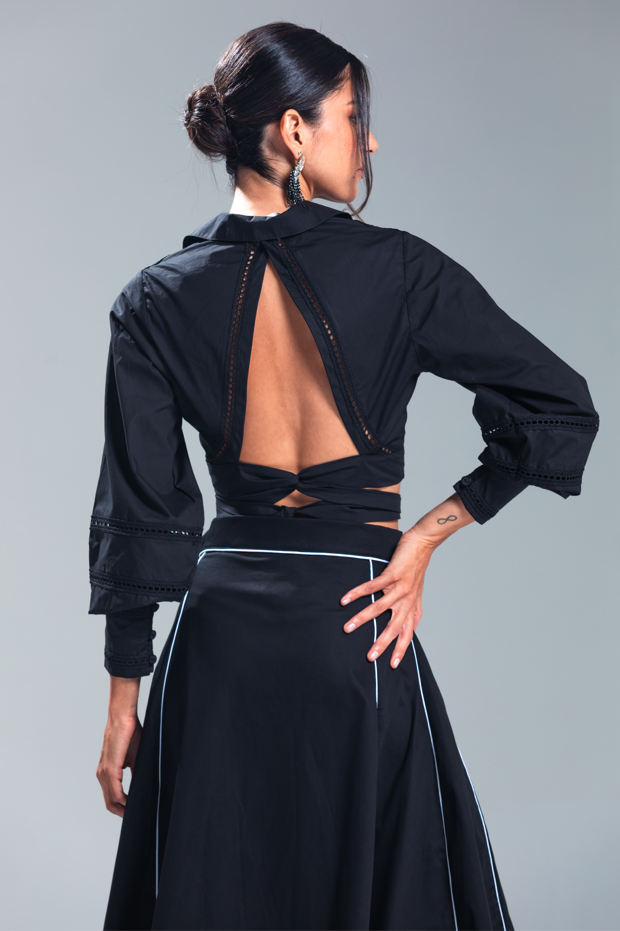PTJ2845 blusa con falda negra