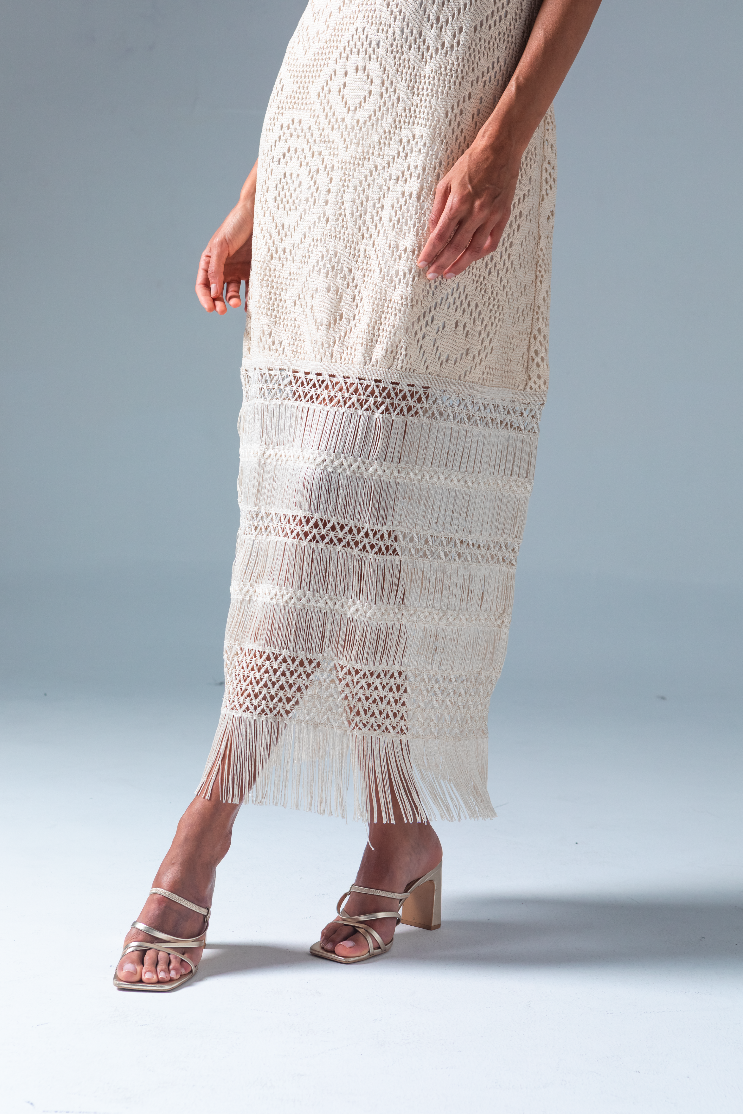 PTJ1474 vestido de tiras color beige flecos