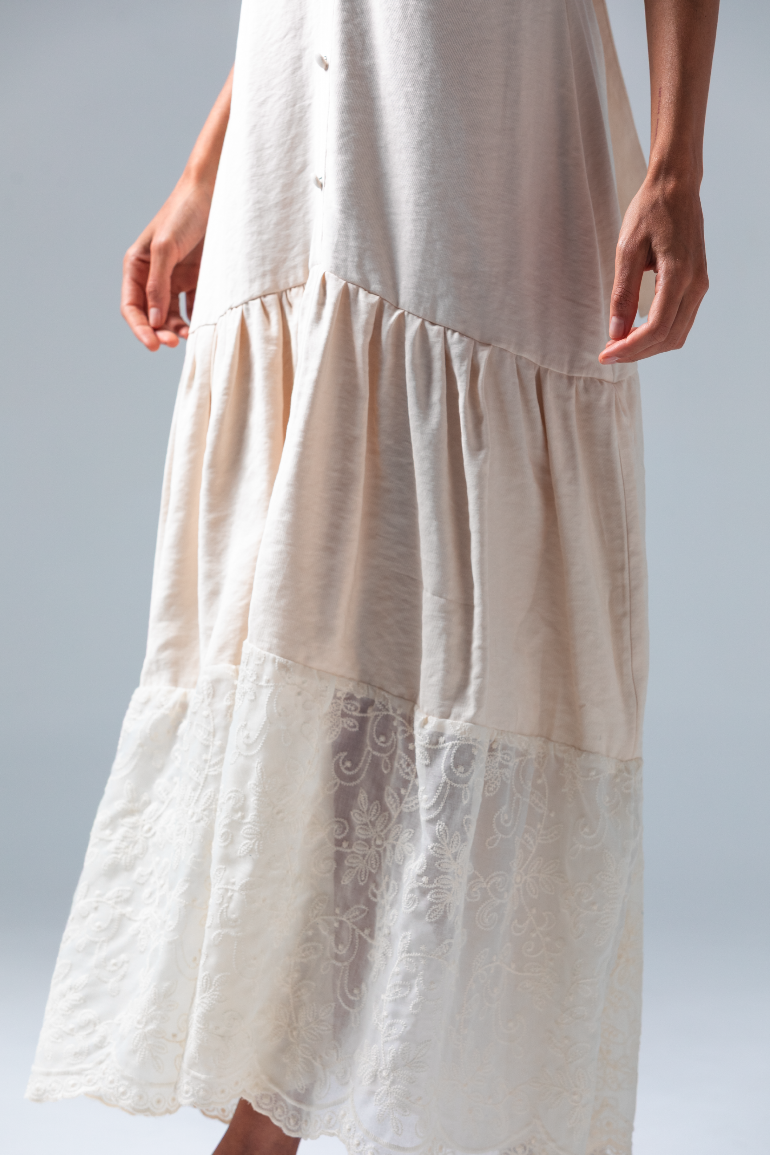 PTJ289630 vestido con botones y tiras
