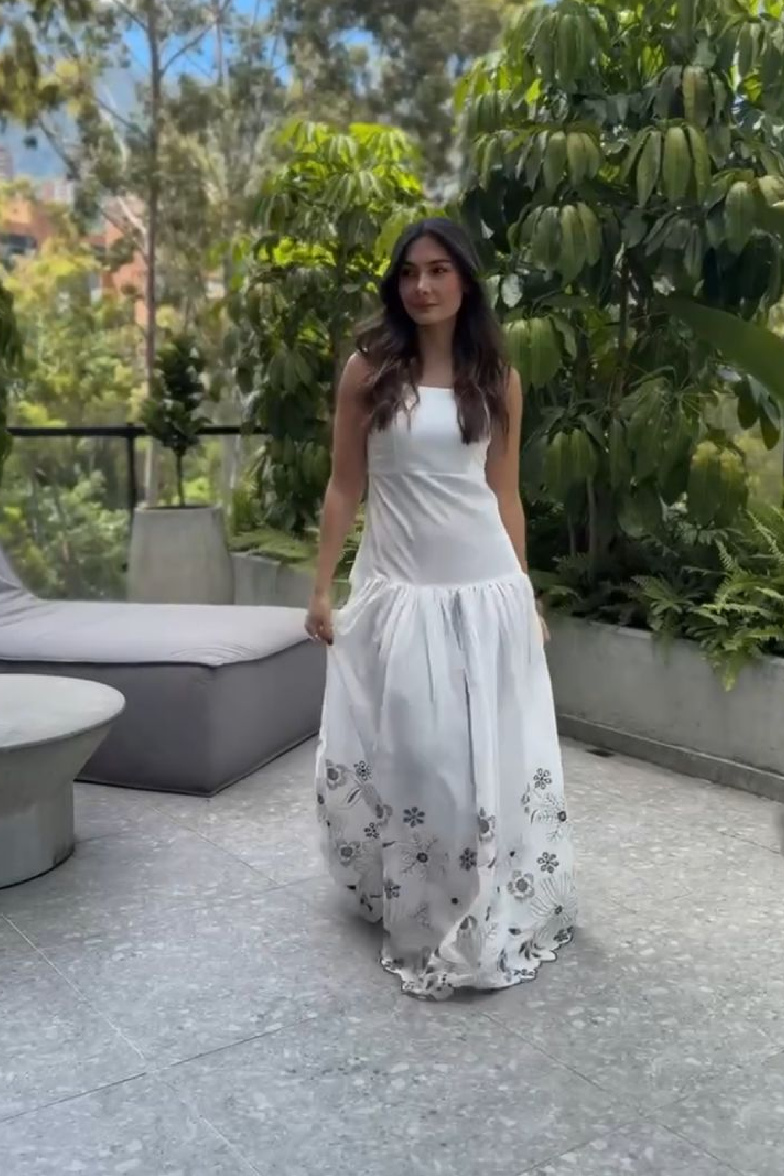 PTJ2959 vestido bordado al final con tiras