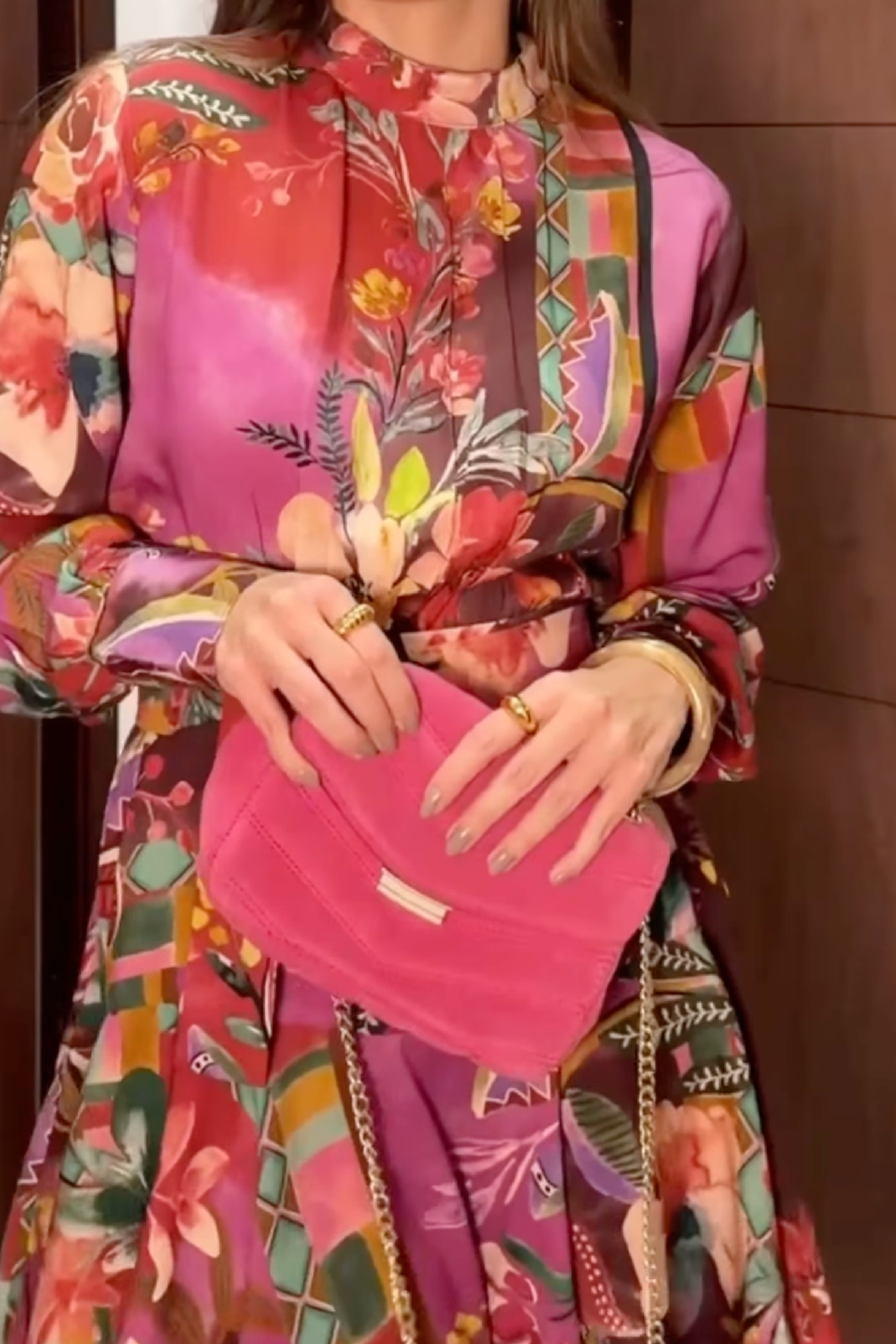 PTJ297829 vestido corto con estampado y manga larga con cinturón