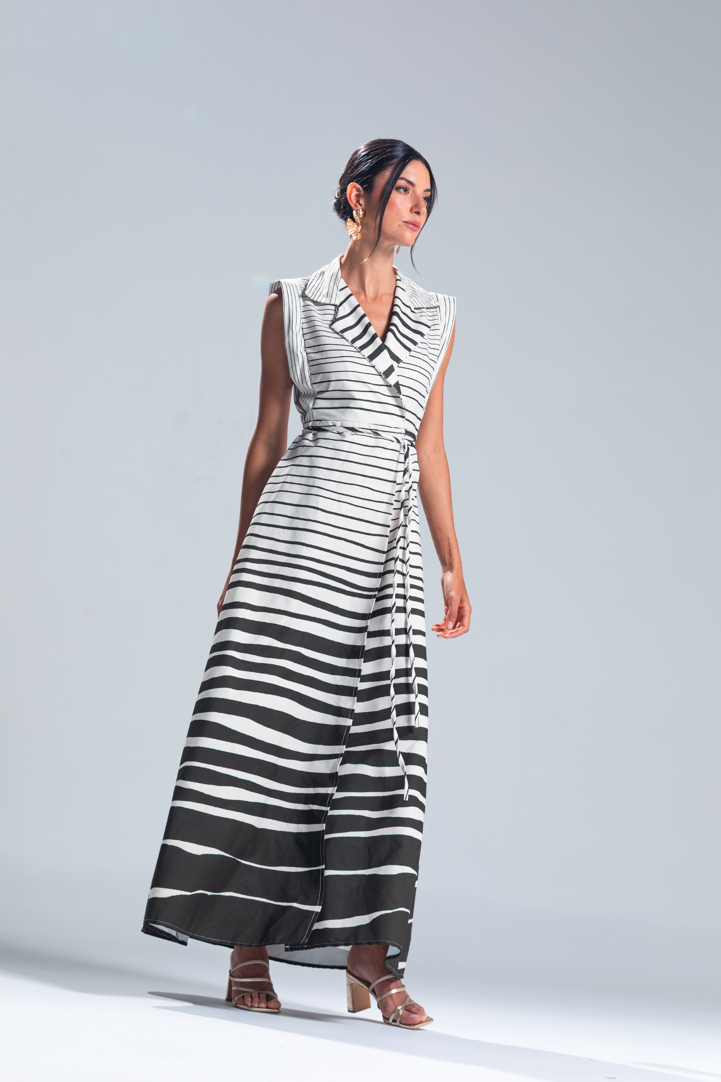 PTJ2979 vestido largo de rayas con lazos en la cintura  con sandalias altas
