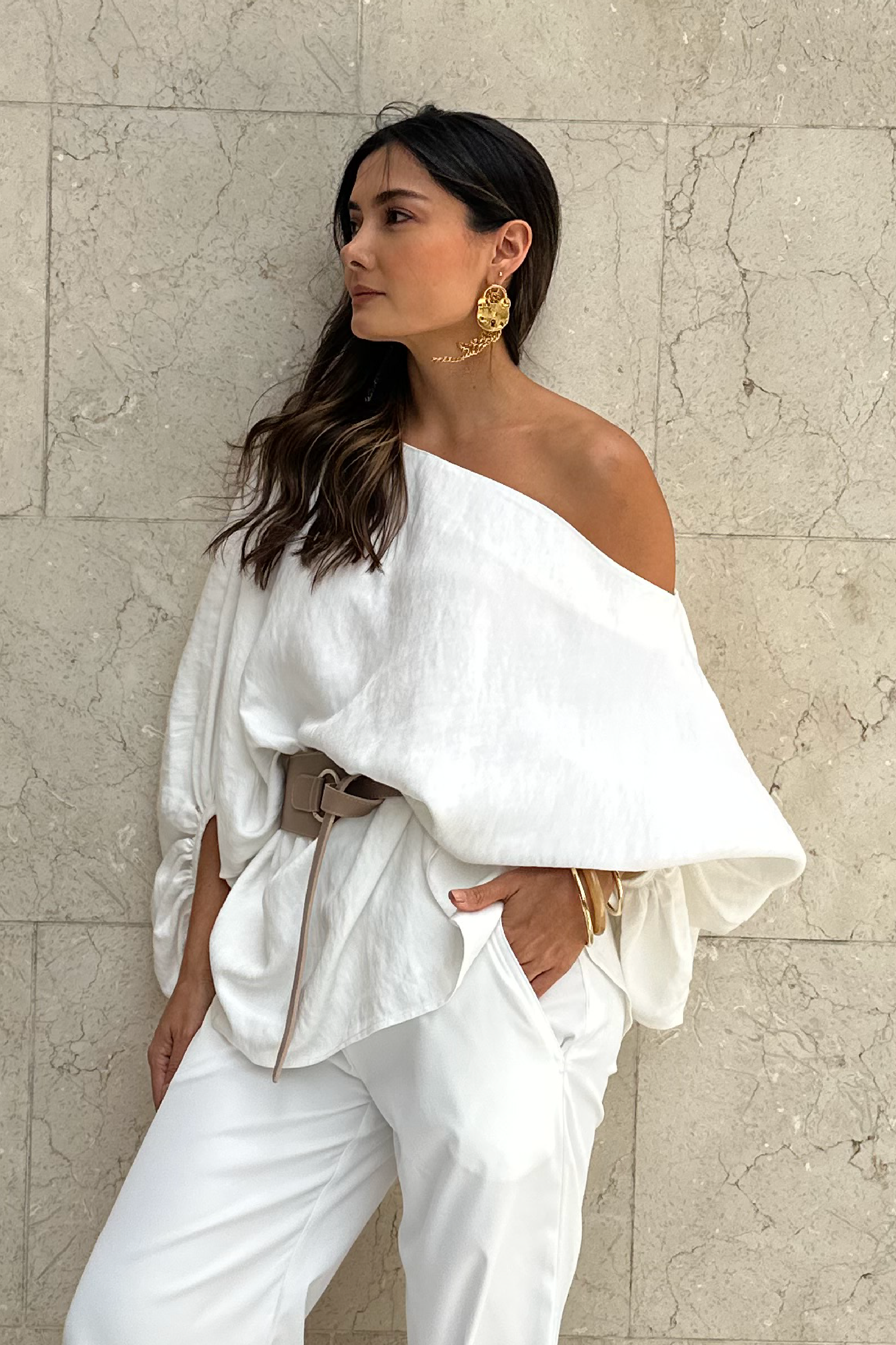 PTJ2982 blusa cuello bandeja muy amplia 