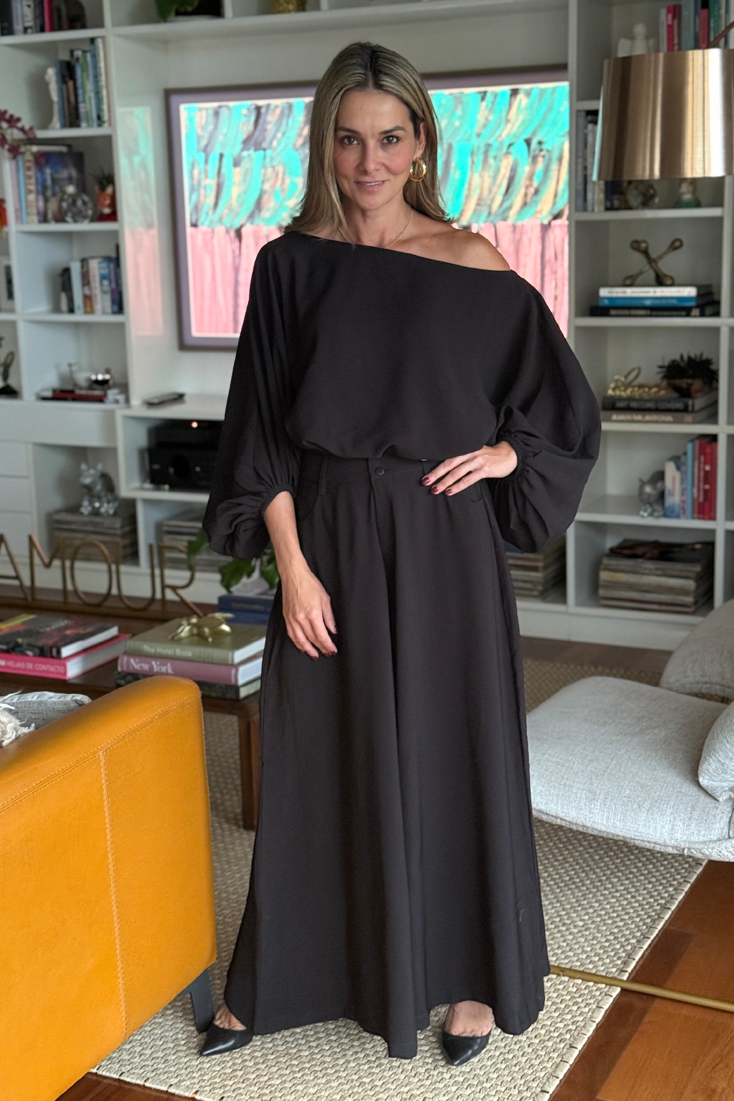 PTJ29823000 blusa cuello bandeja color negro