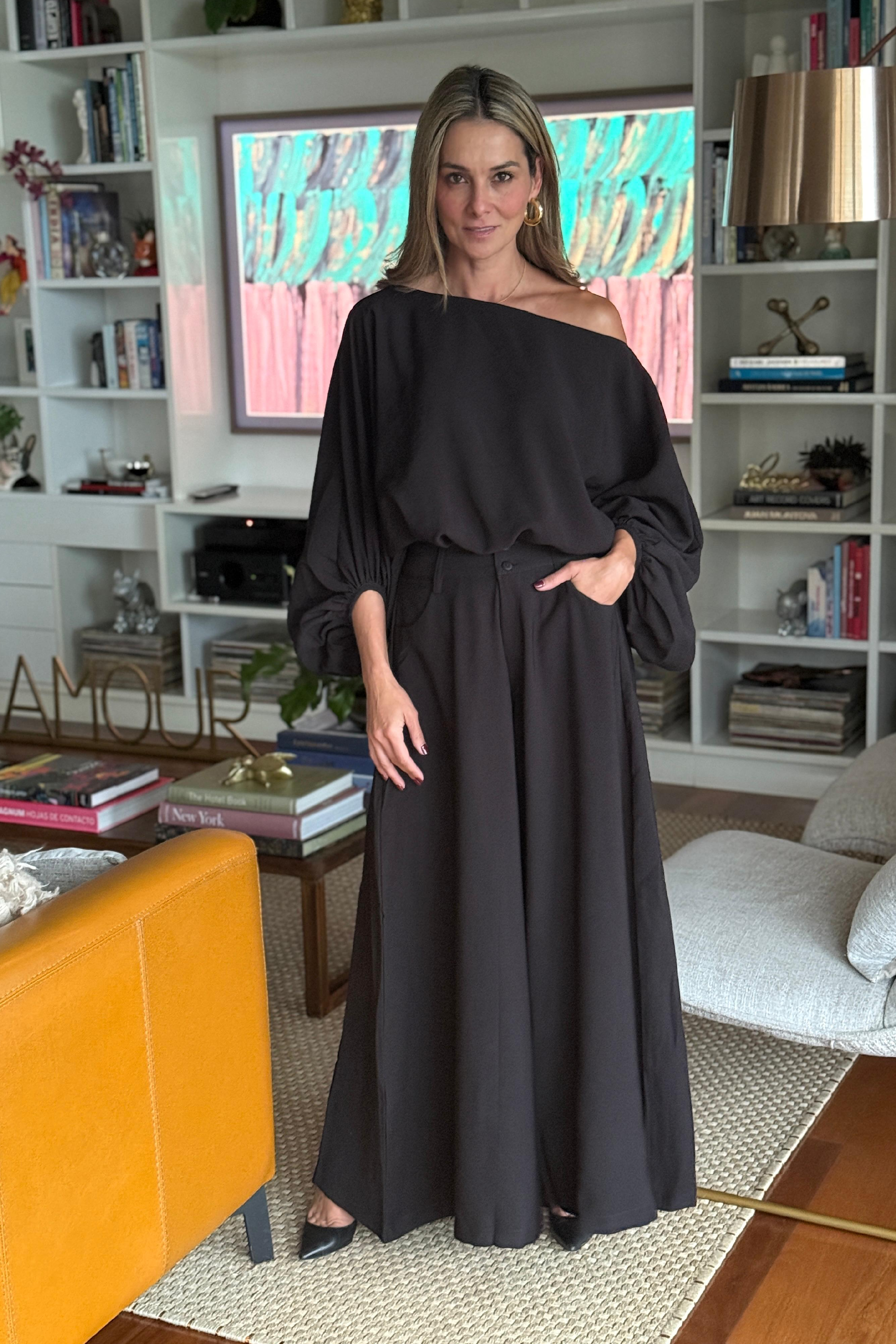 PTJ29823000 blusa cuello bandeja color negro