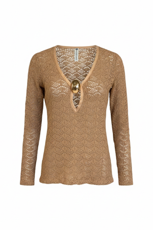 PTJ302119 Blusa con broche y textura Jazmín café