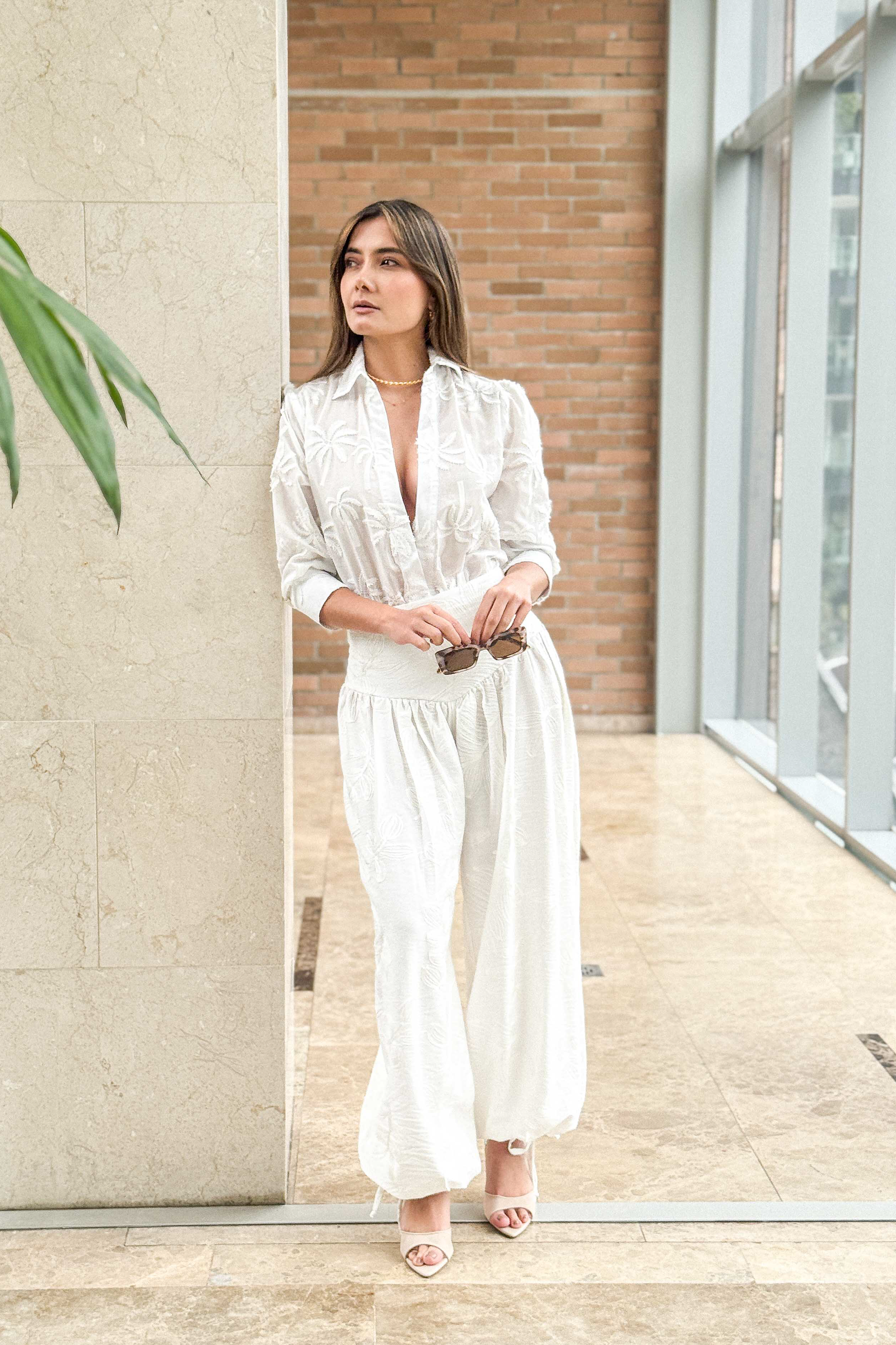 PTJ3028 pantalón con bordados y camisa