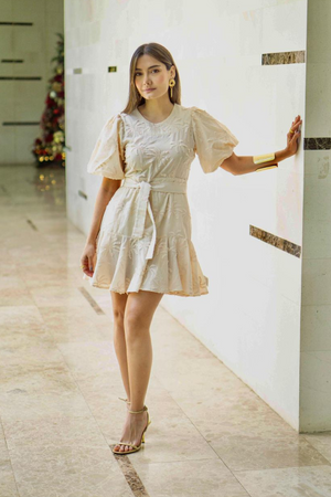 PTJ304712 vestido corto con bordados con cinturón