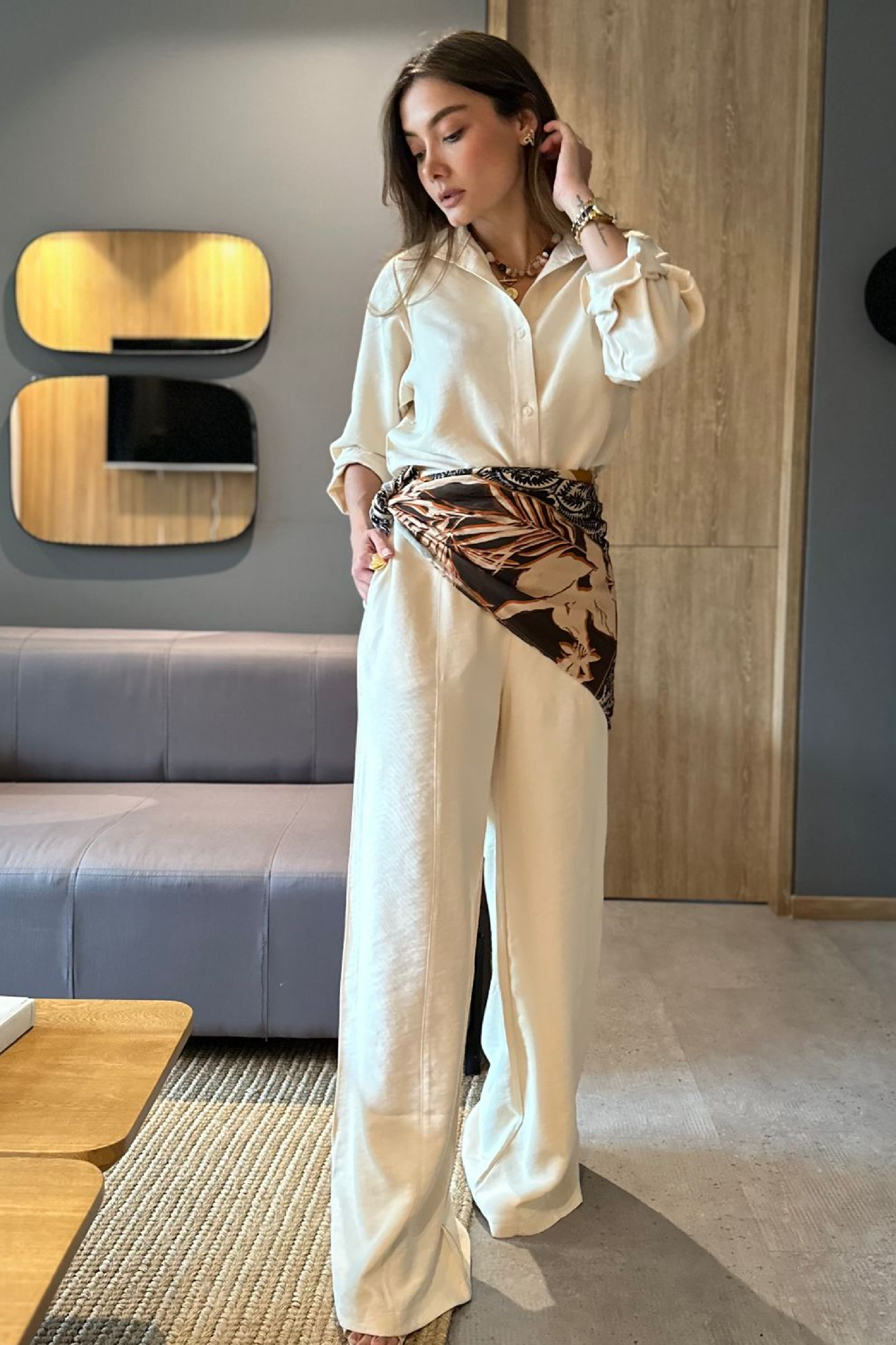 PTJ3051 pareo con look monocromático