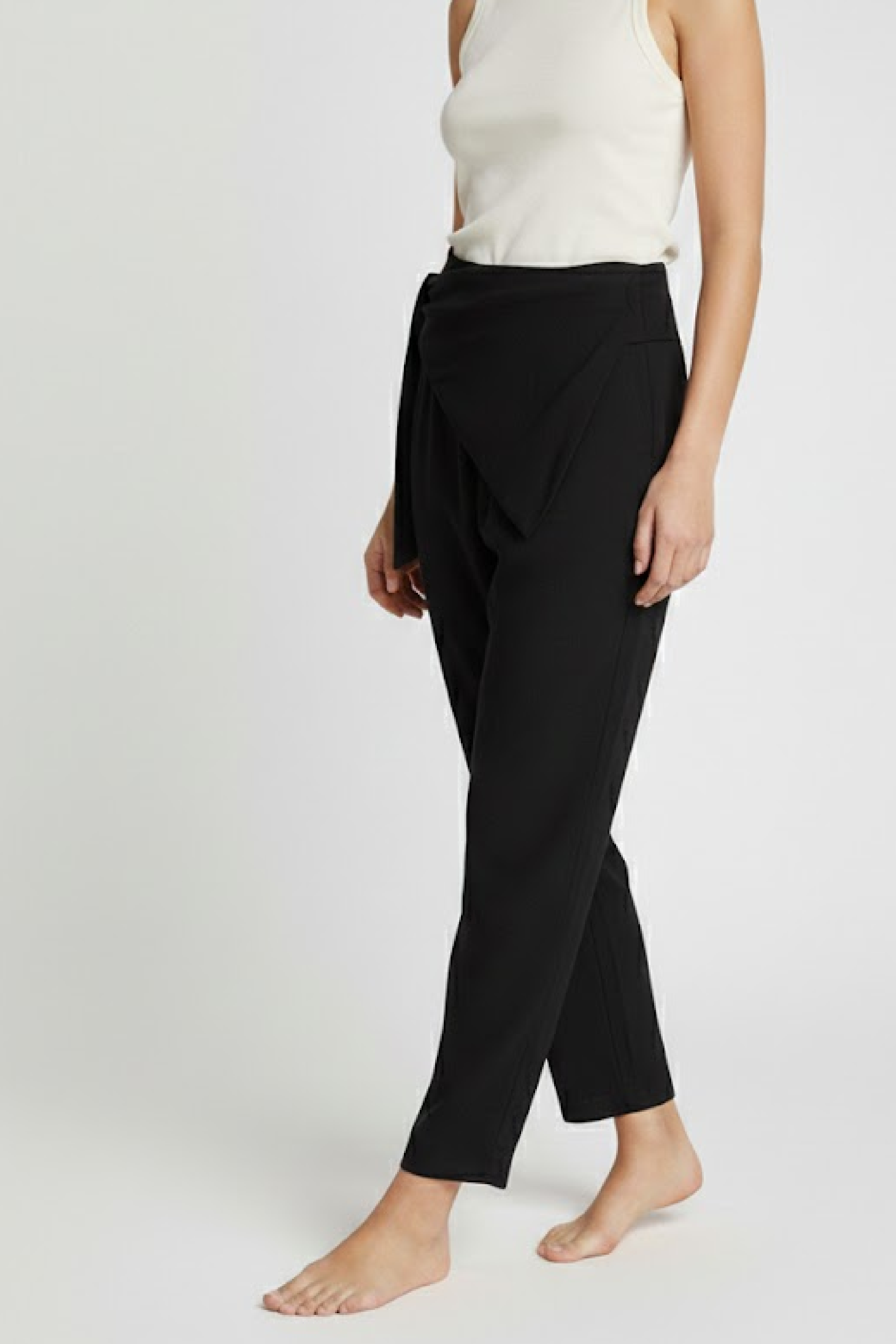 PTJ3062 pantalón asimétrico negro