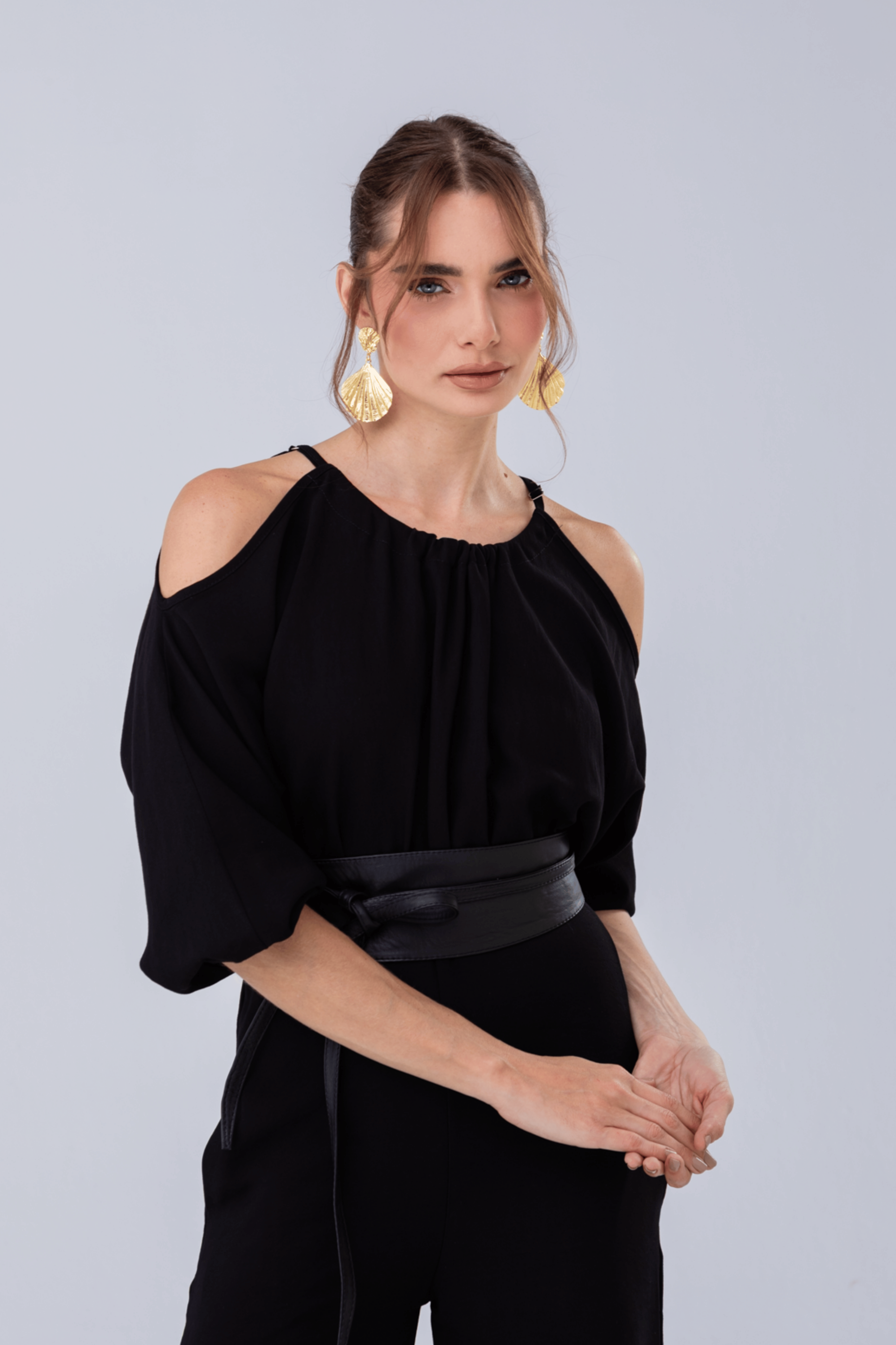 PTJ3071 enterizo con hombros descubiertos color negro