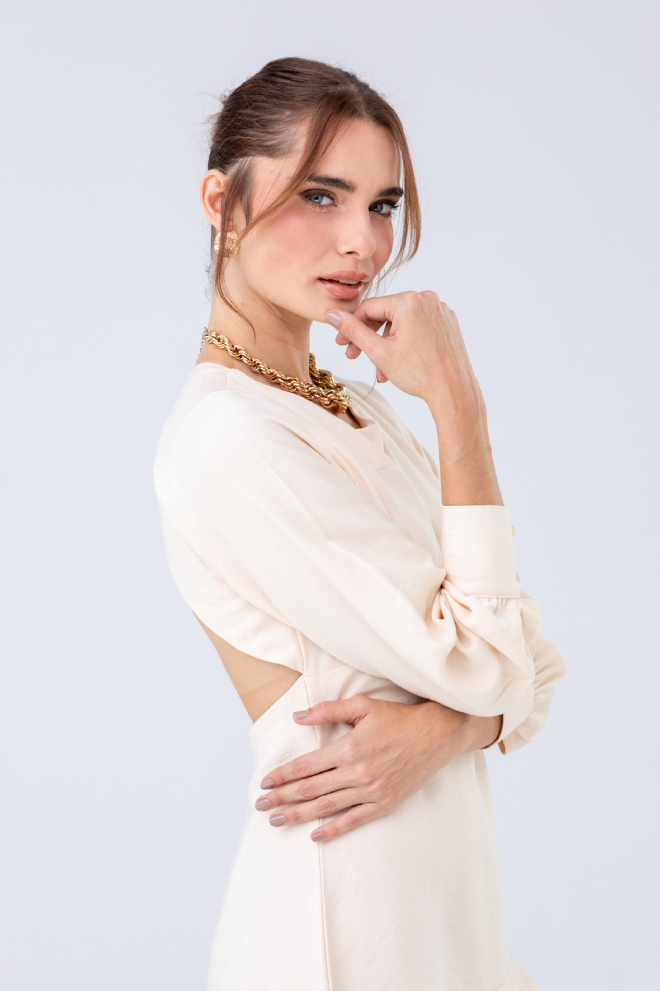PTJ3072 vestido corto con mangas largas con escote en la espalda