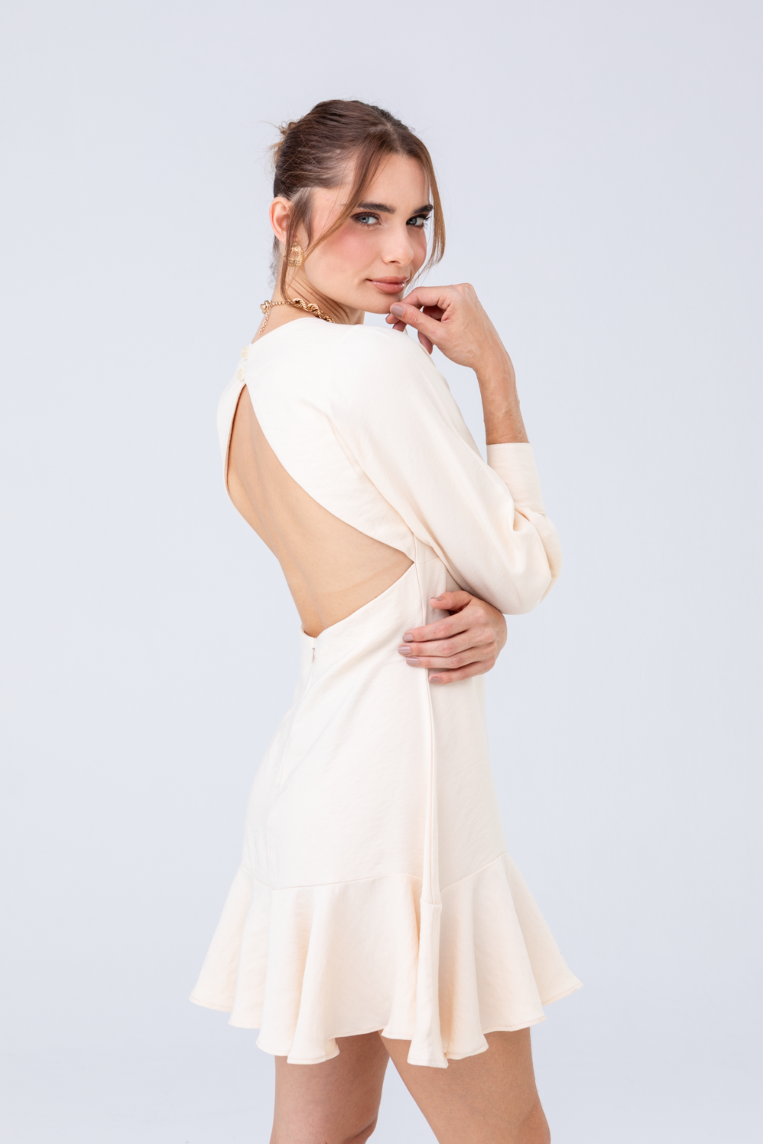 PTJ3072 vestido corto con mangas largas con escote en la espalda