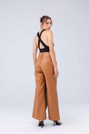 PTJ309124 pantalón con lazos y blusa negra