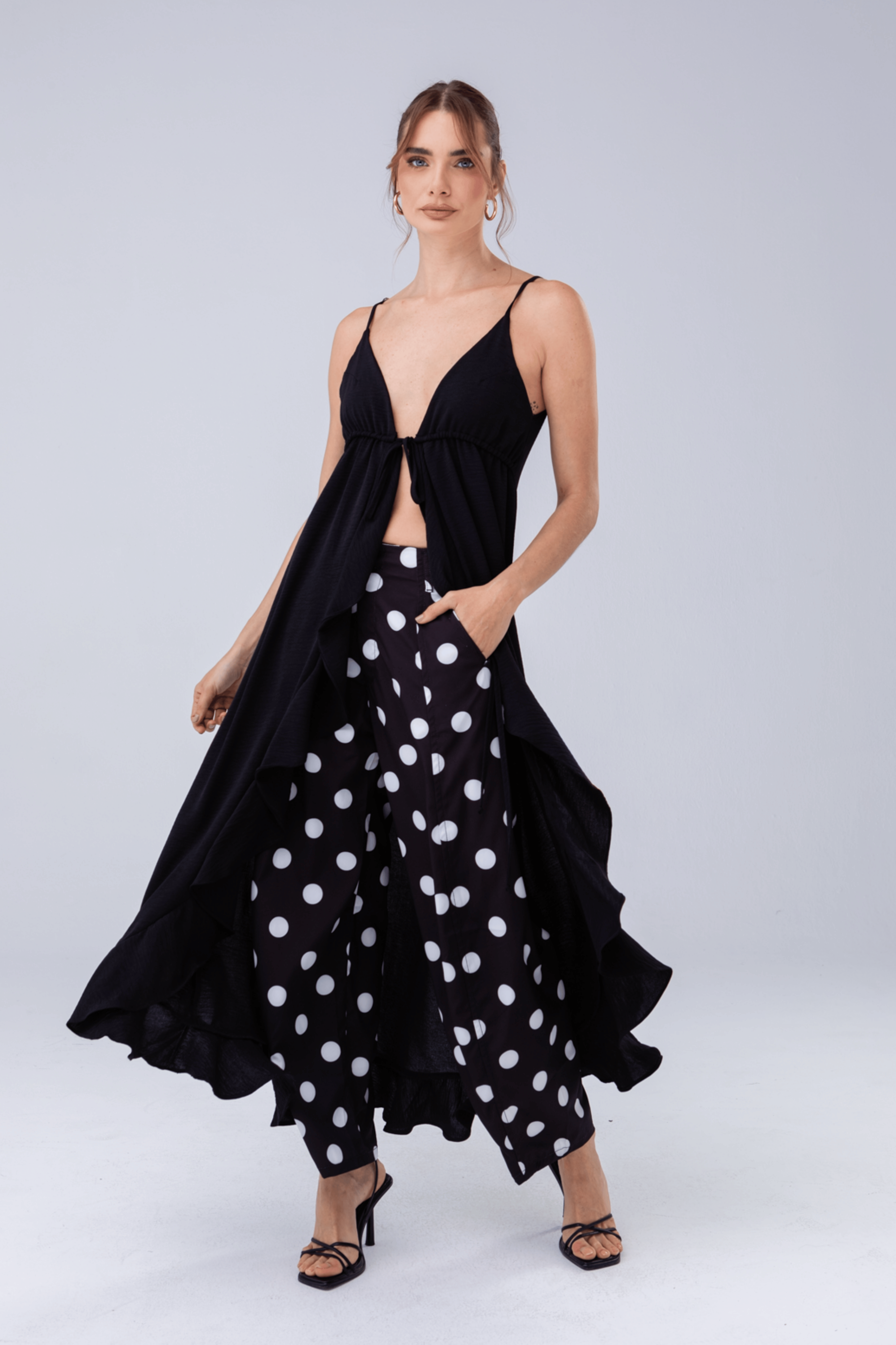 PTJ316312 blusa negra con pantalón de bolas
