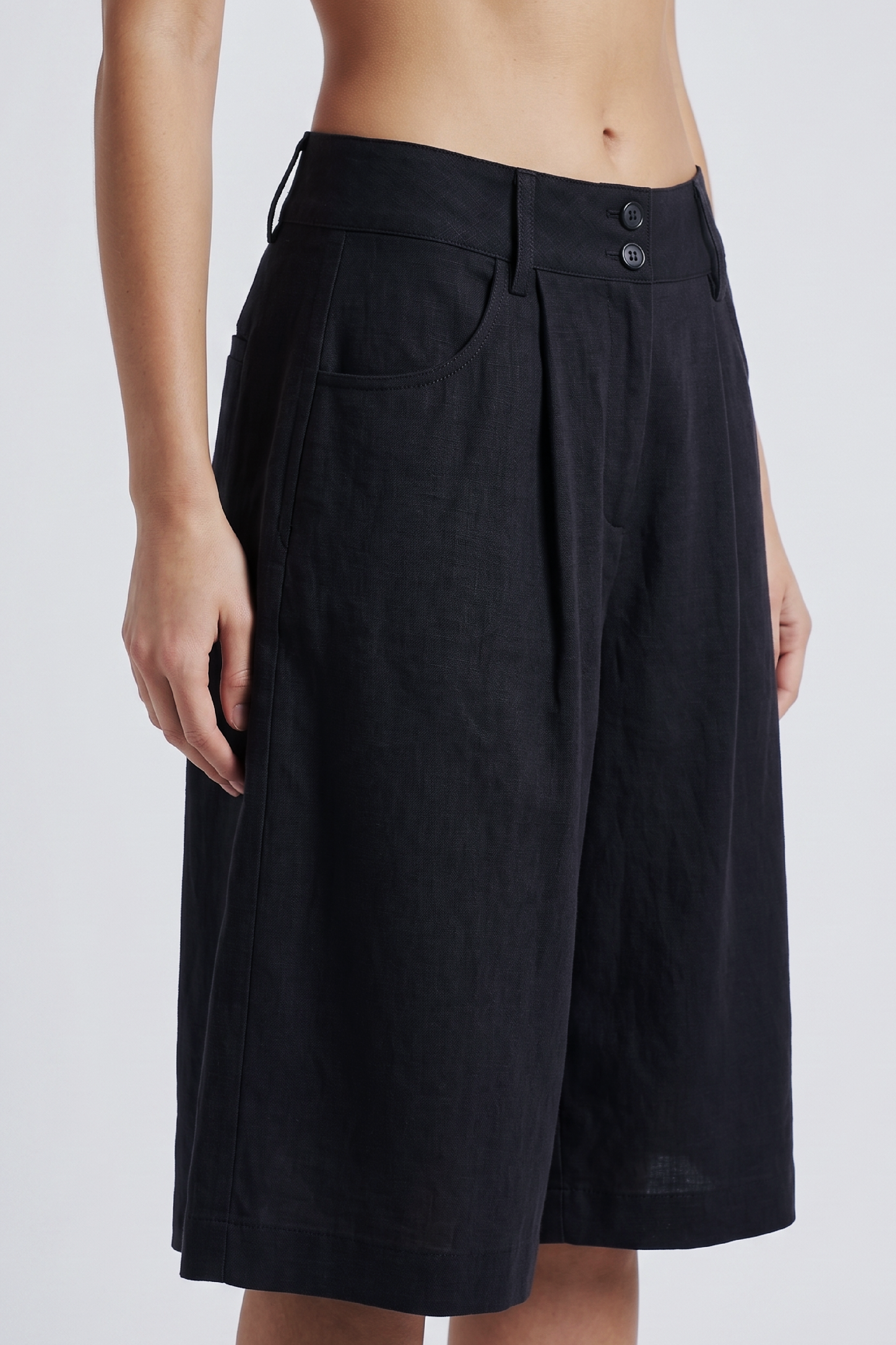 PTJ316830000 bermuda negra con botones