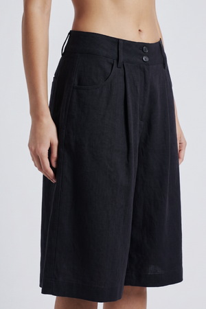 PTJ316830000 bermuda negra con botones
