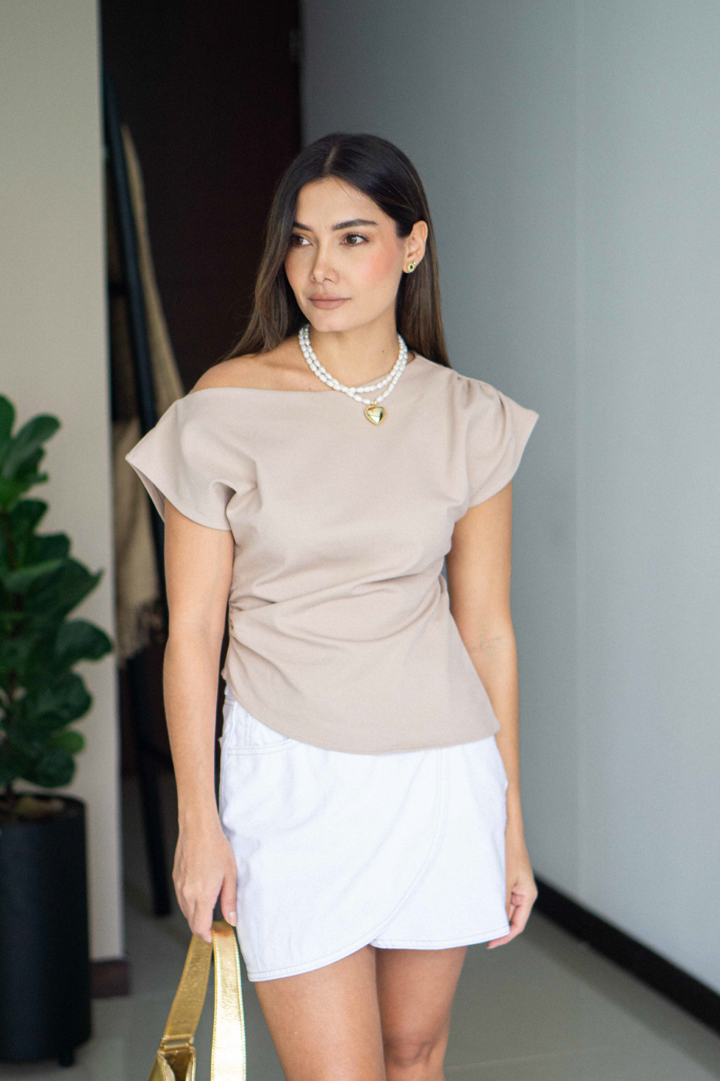 PTJ4001 blusa asimétrica color arena 