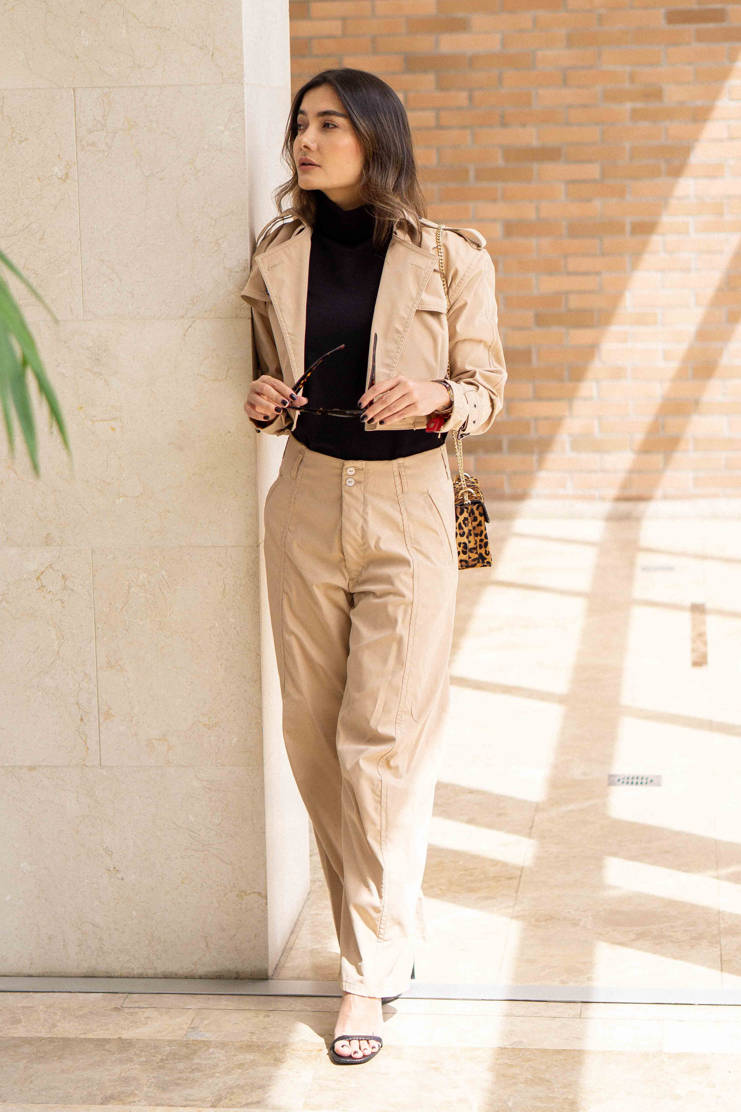 PTJ4037 chaqueta corta con botones y cuello en V