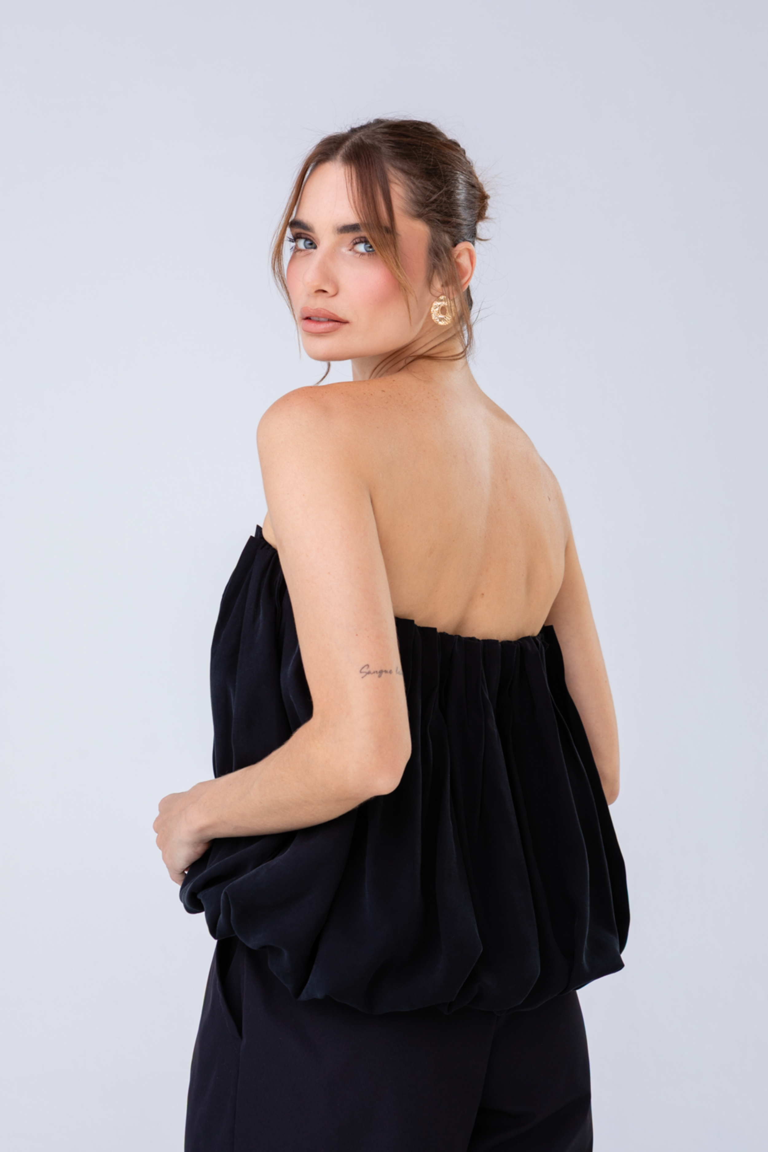 PTJ8815 blusa negra con elástico color negra para jóvenes