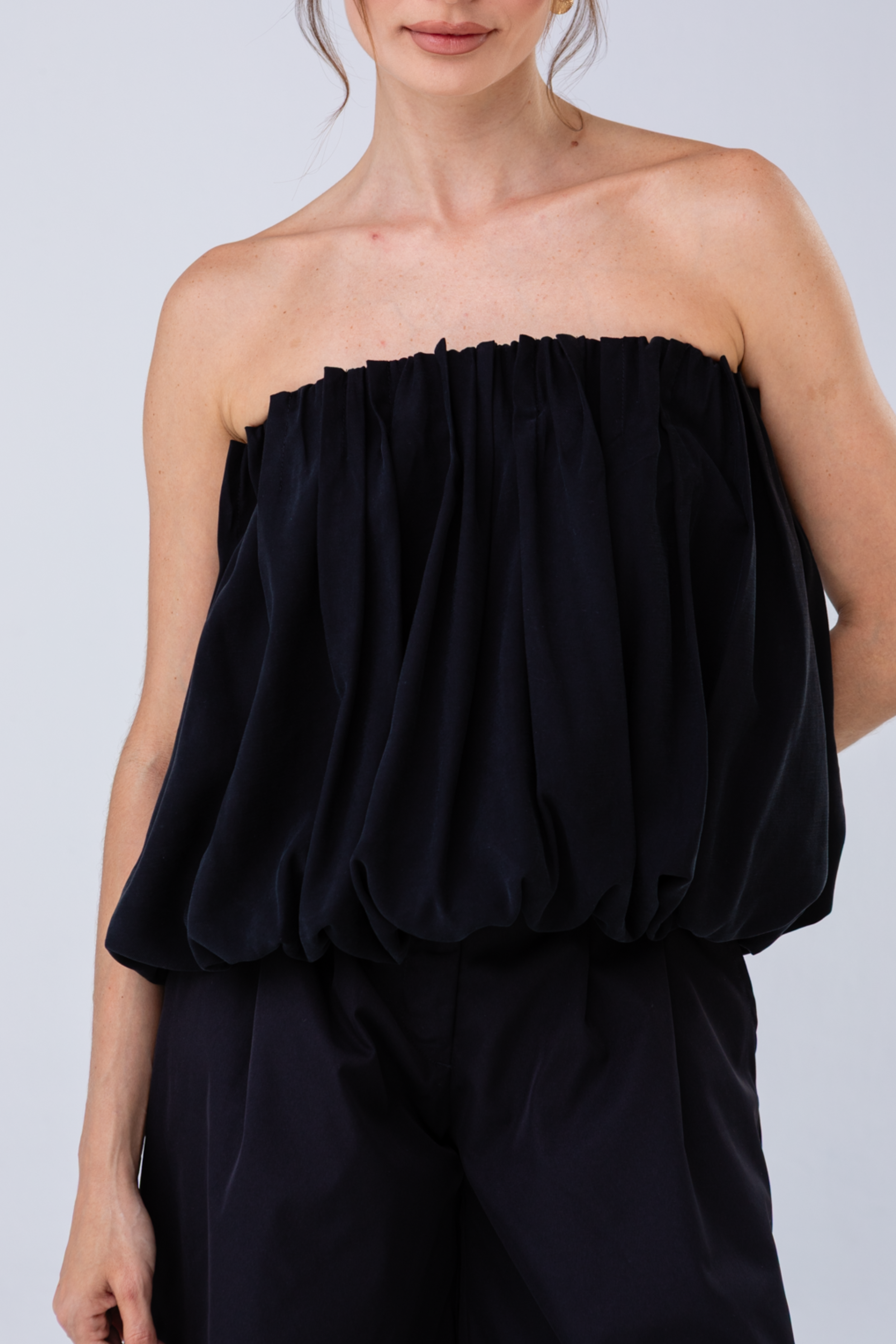PTJ8815 blusa negra con elástico color negra con short negro
