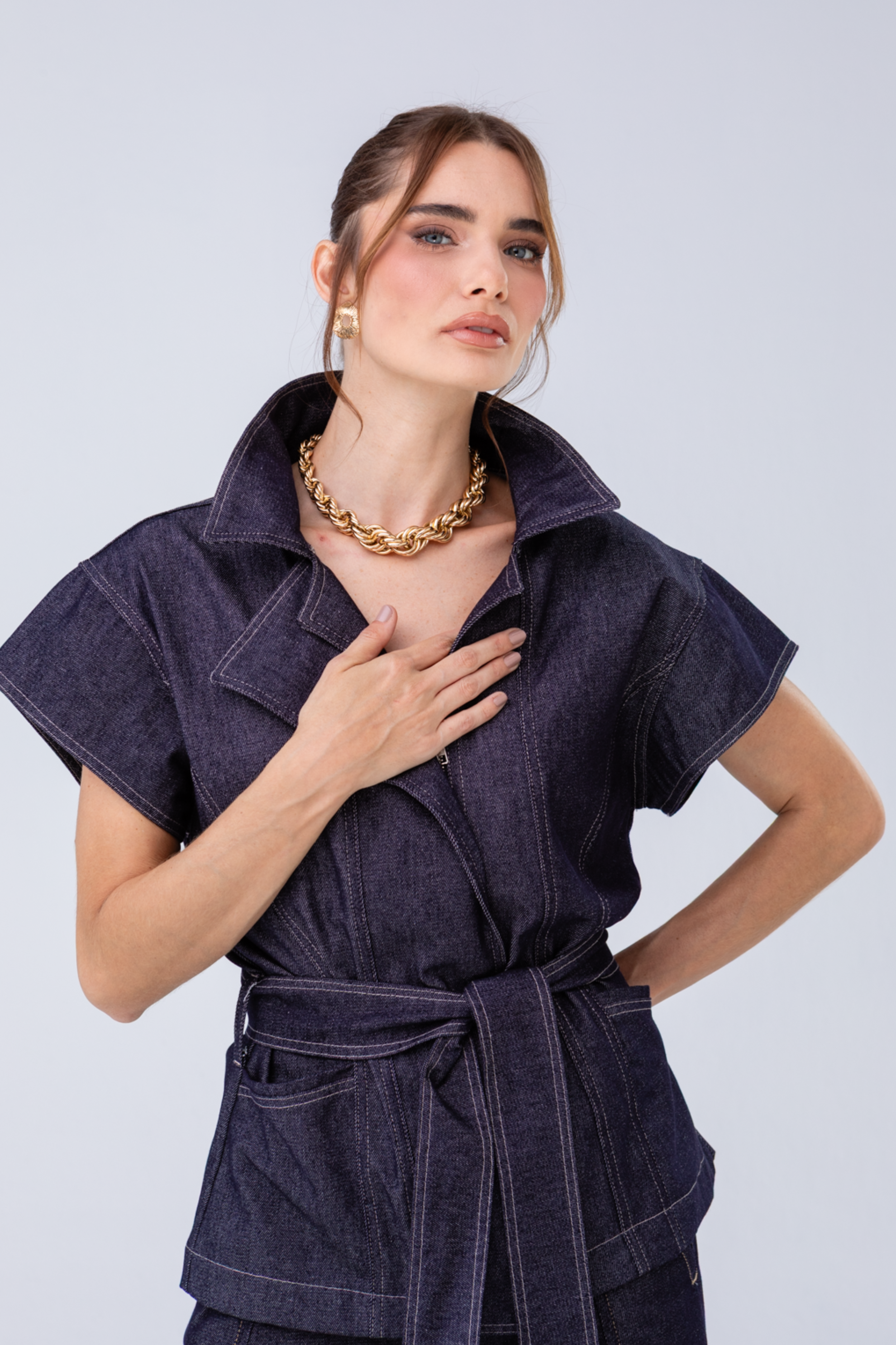 PTJ88170100 chaleco azul con bolsillos para mujer