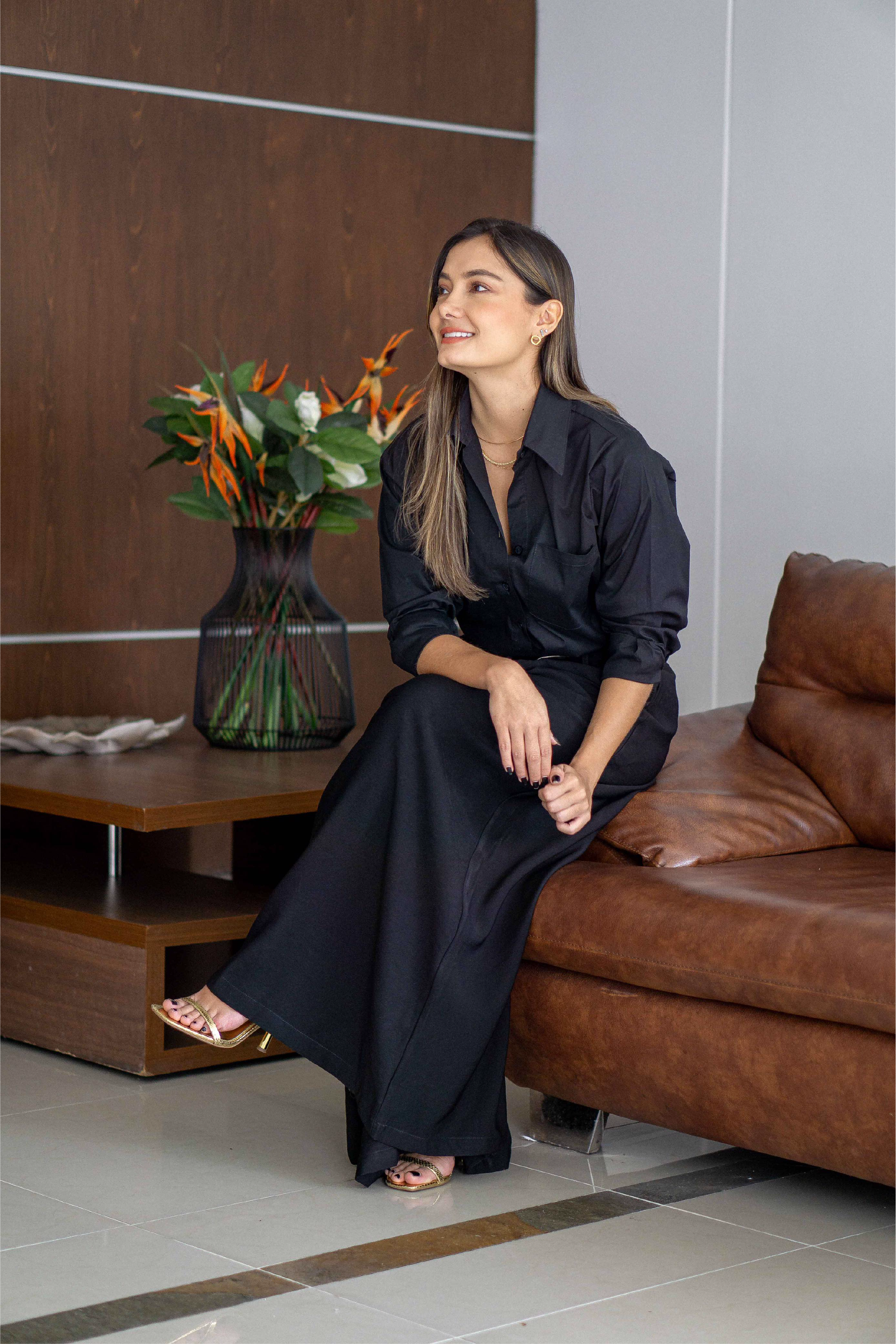 Camisa Larga Negra con Pantalón Negro
