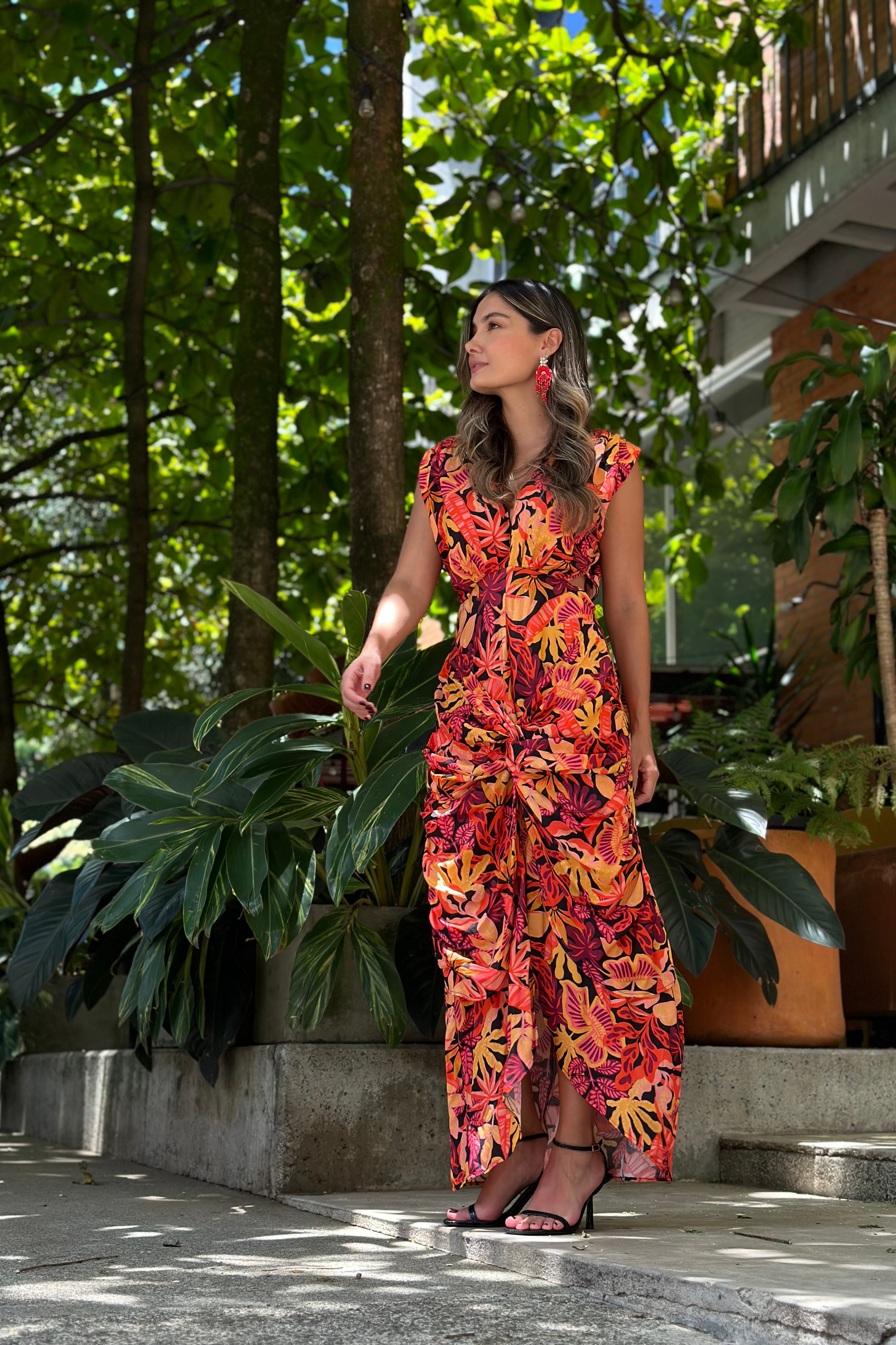 Vestido corte cintura terracota modelo
