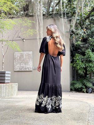 Vestido manga 3/4 con bordado espalda descubierta
