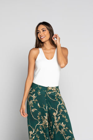 Blusa beige con pantalón estampado
